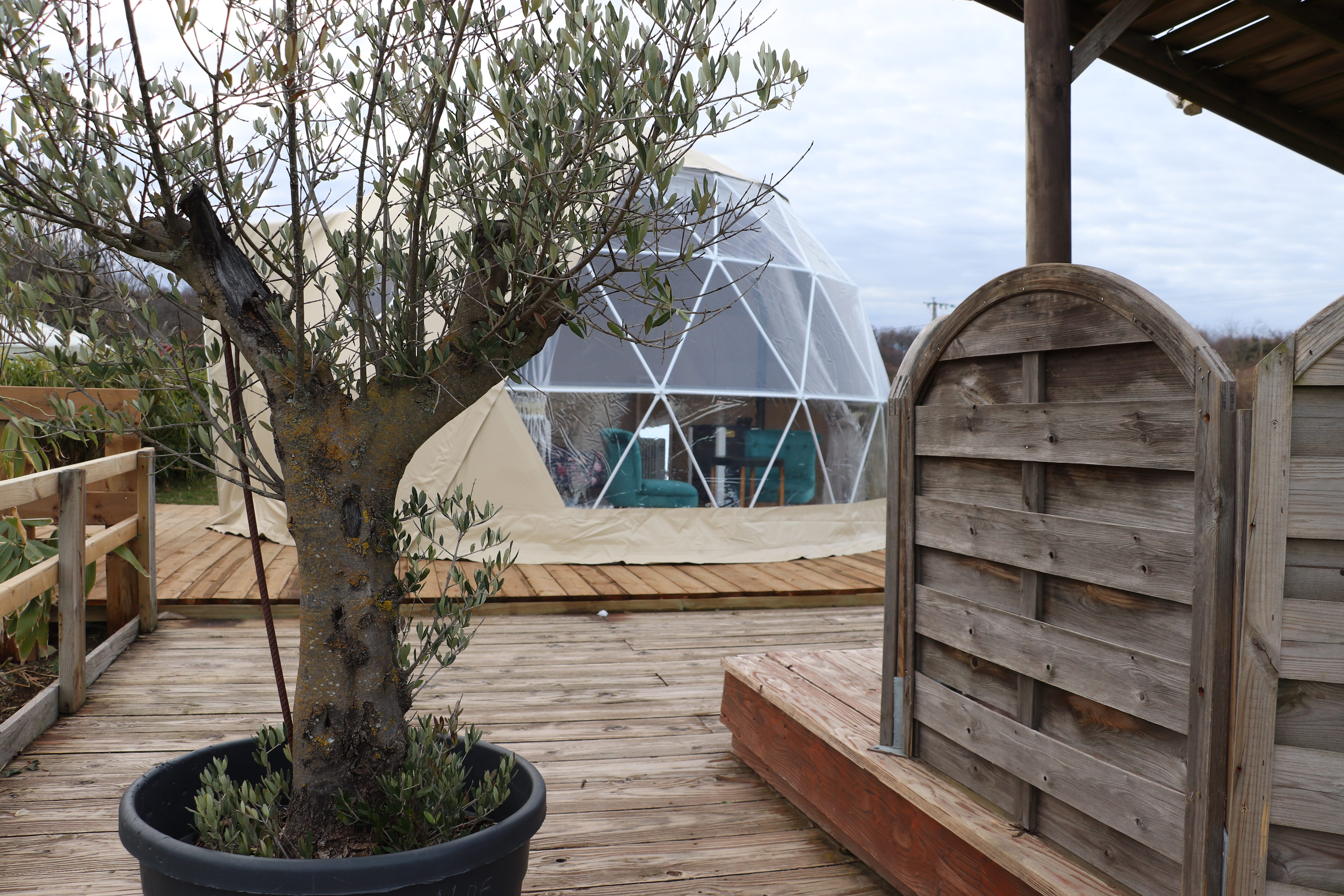 Le Dôme Tourtereaux — Dôme avec skydome à Isère à Saint-Quentin-sur-Isère — espace de vie