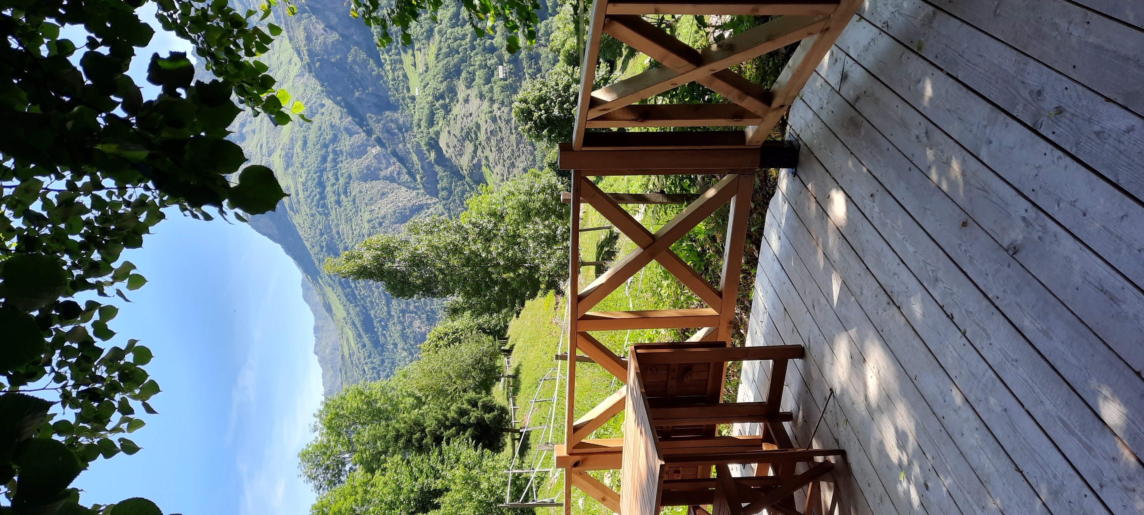 Cabane forestière : une immersion au cœur des Midi-Pyrénées à Gavarnie-Gèdre — vue intérieure