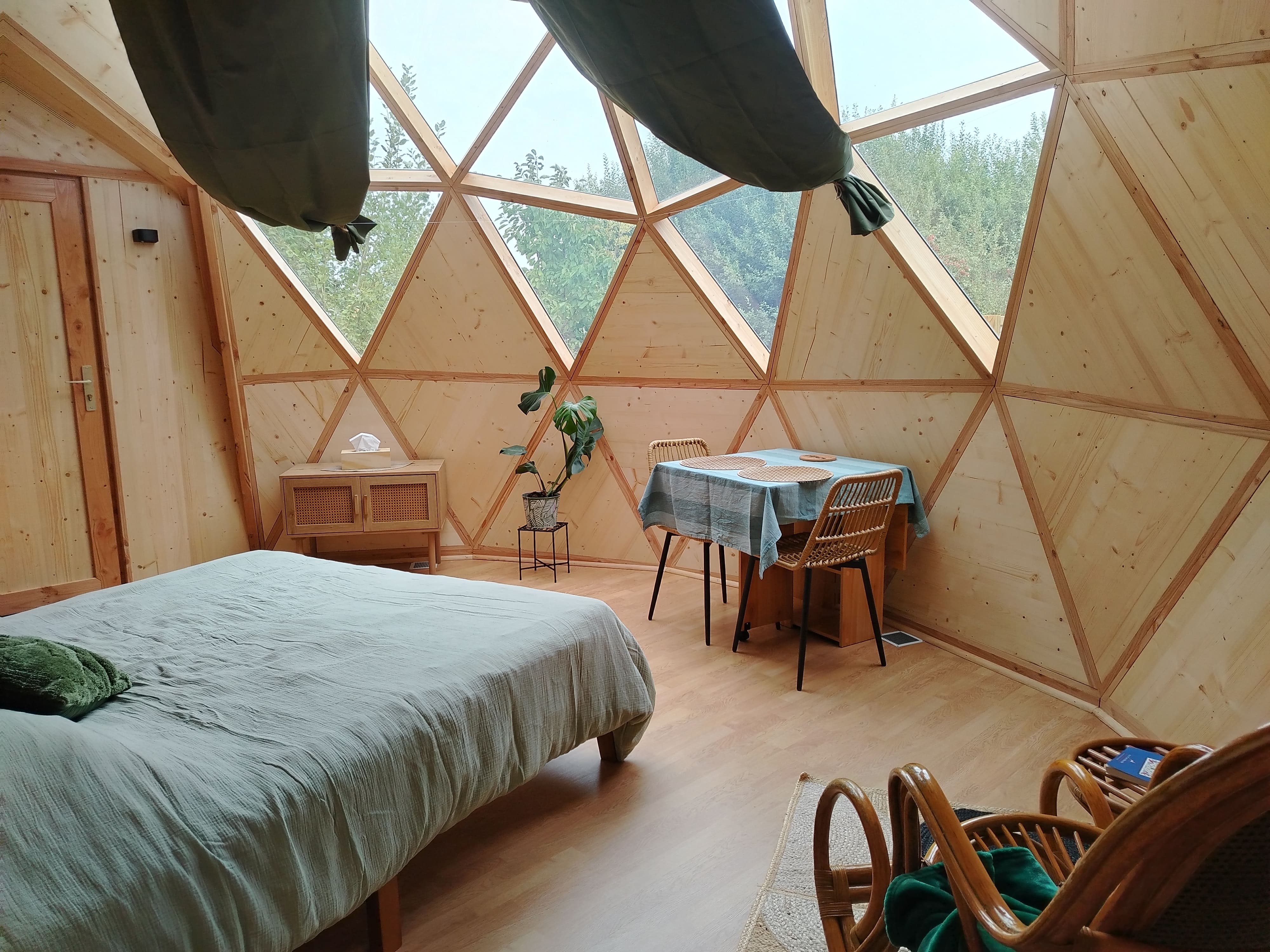 Le Dôme de Draëck — Dôme avec sauna privatif à Pas-de-Calais à Béthune — vue depuis la terrasse