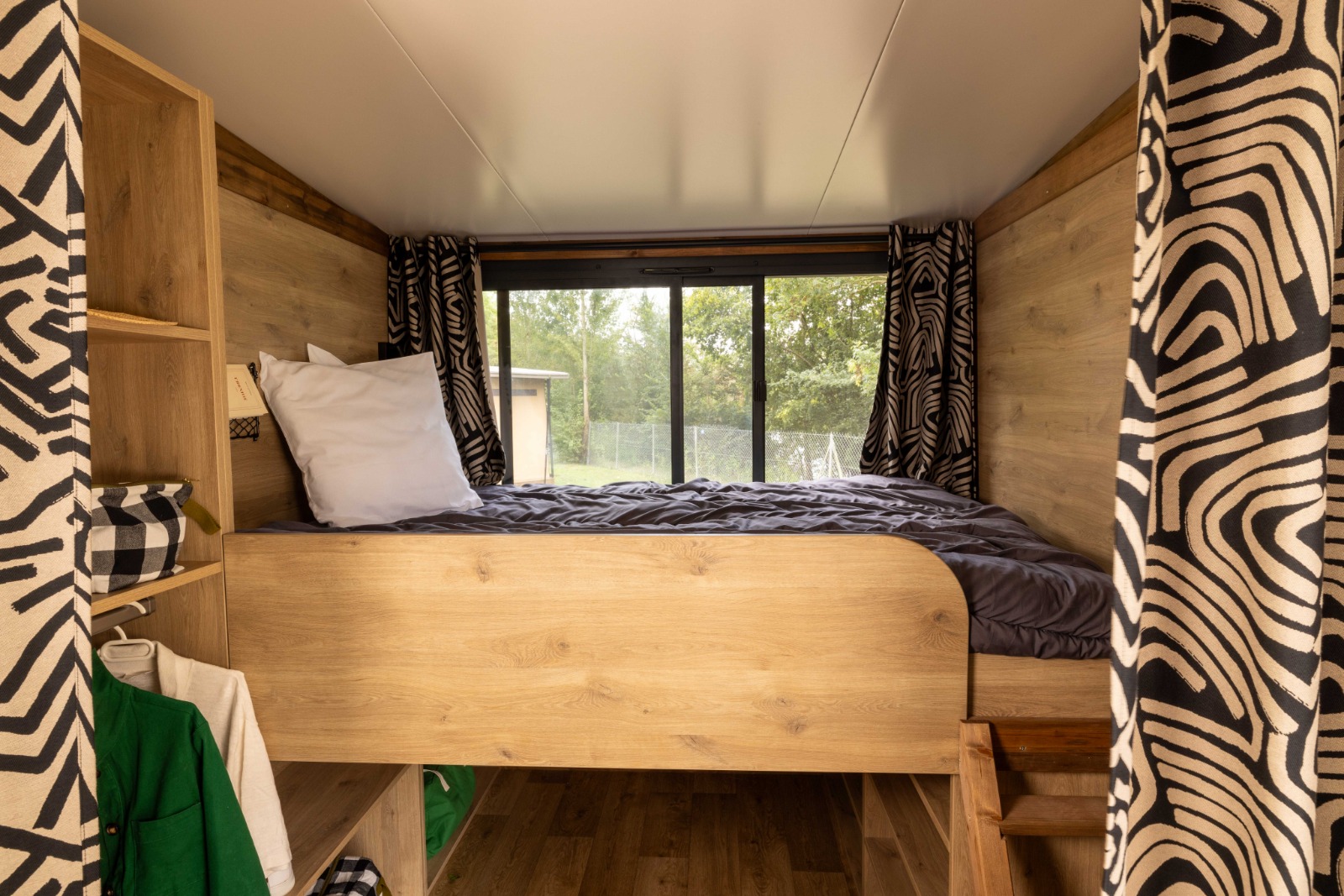 Tiny House — Évasion nature avec spa à Saintes Grandes Rives en Charente-Maritime à Chaniers — détail architectural