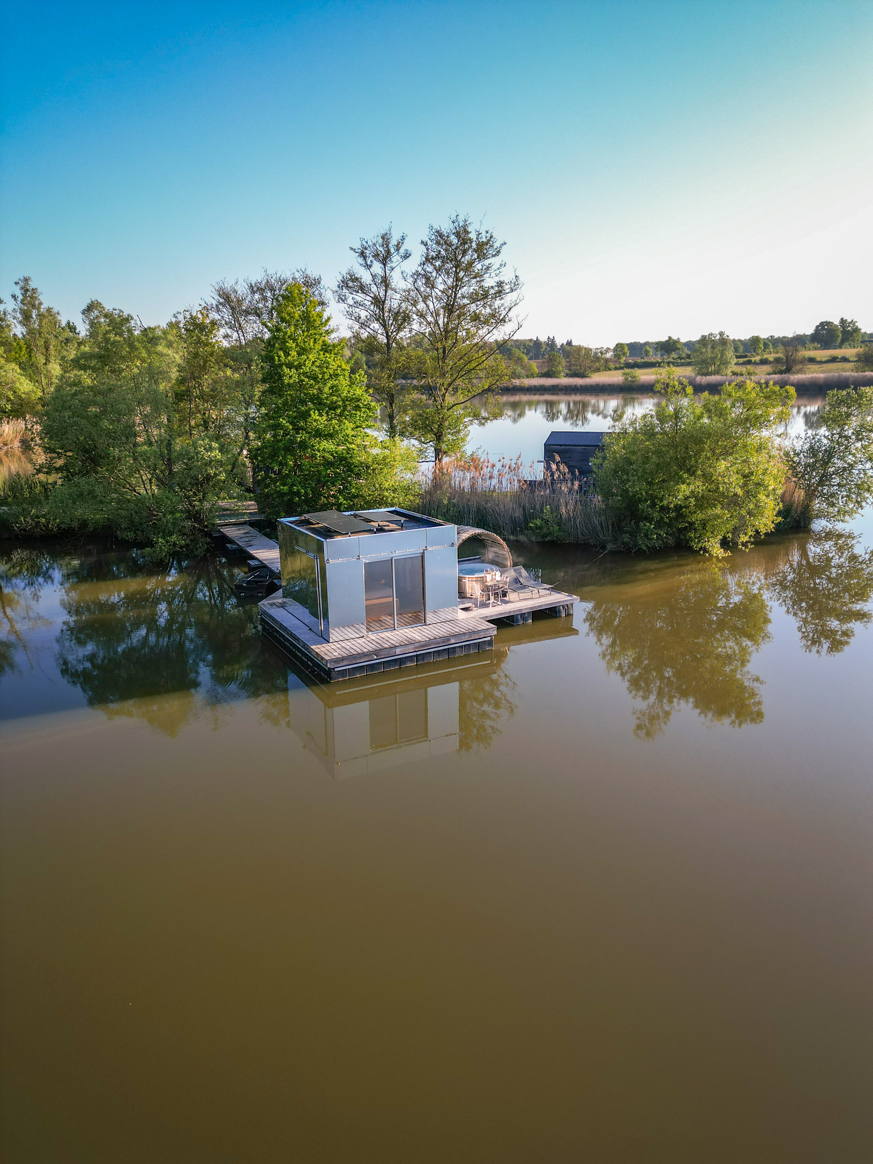Photo 4/9 — Cabane insolite « Cabane Spa Miroir — Escapade insolite avec spa à Ain » à Bourg-en-Bresse Ain