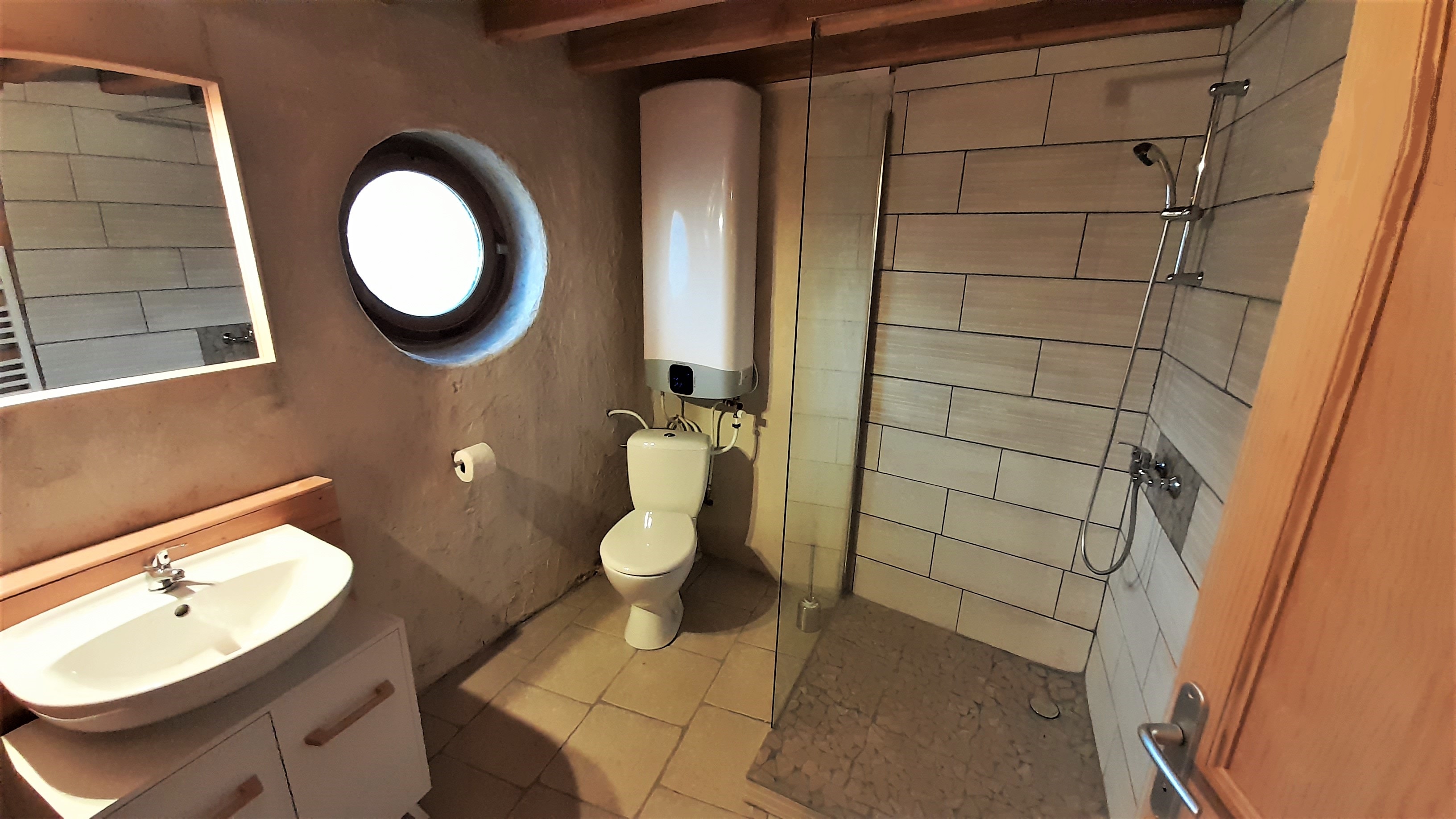 Échappez-vous dans une maison de hobbit au bord d'un lac à Condat-En-Combraille — cuisine