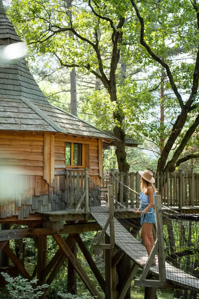 Aristoloche & Spa — Cabane dans les arbres à 7m dans les Hautes-Alpes à Gap — environnement naturel