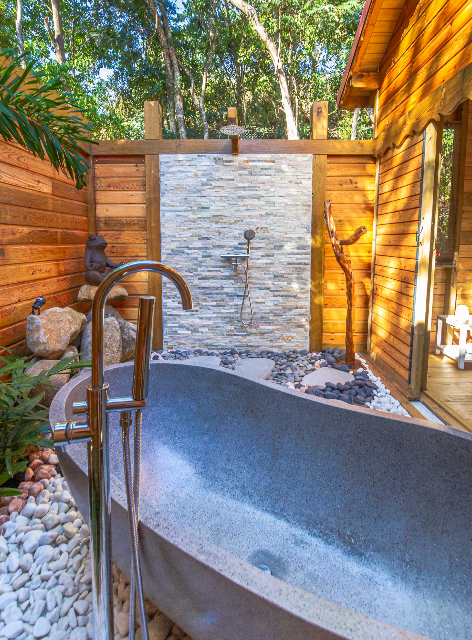 Jungle Lodge : cabane dans les arbres avec piscine privée à Deshaies — cuisine