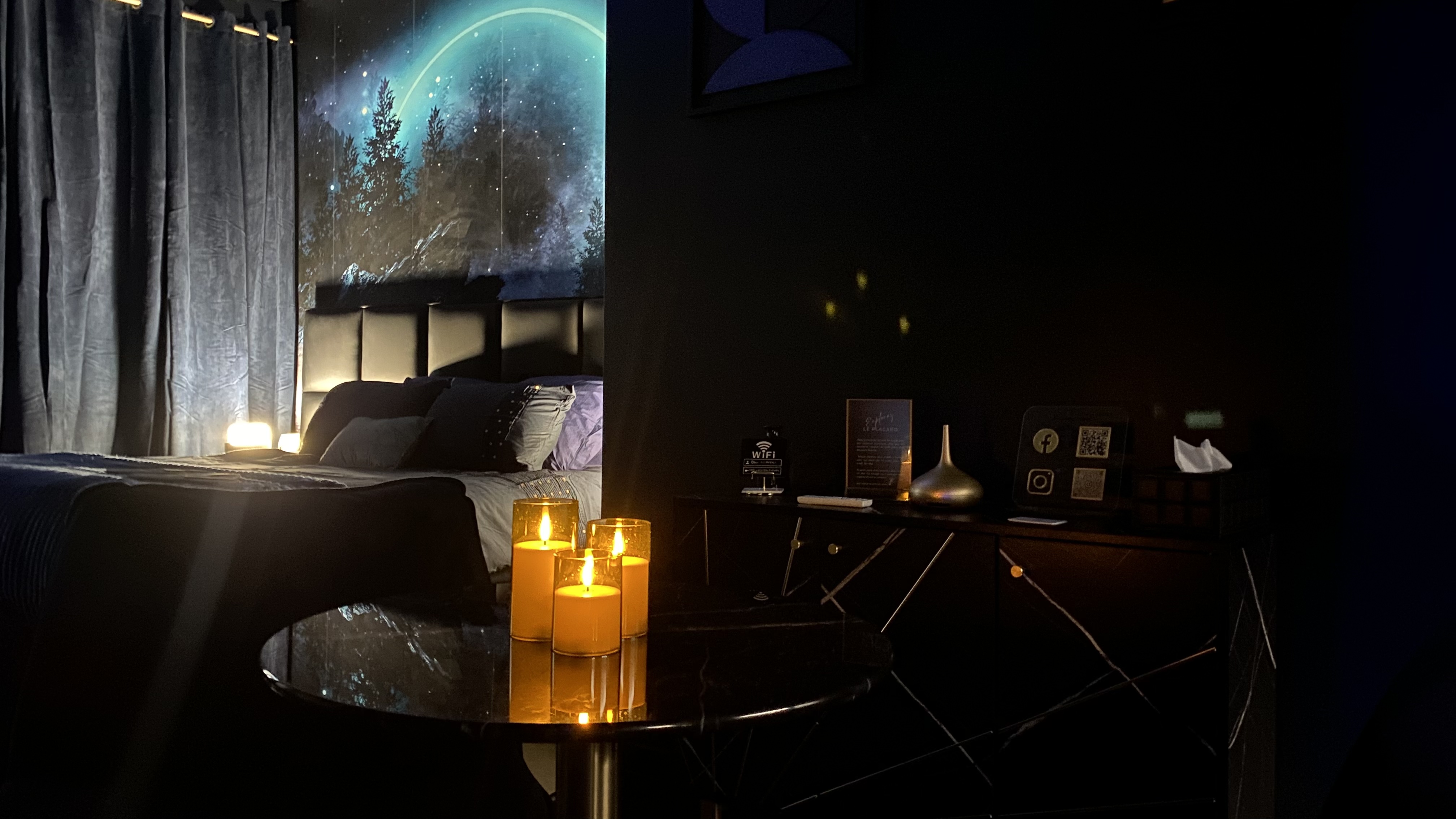 Dormez sous la Lune Bleue — Chambre à thème immersive à Roanne à Roanne — chambre