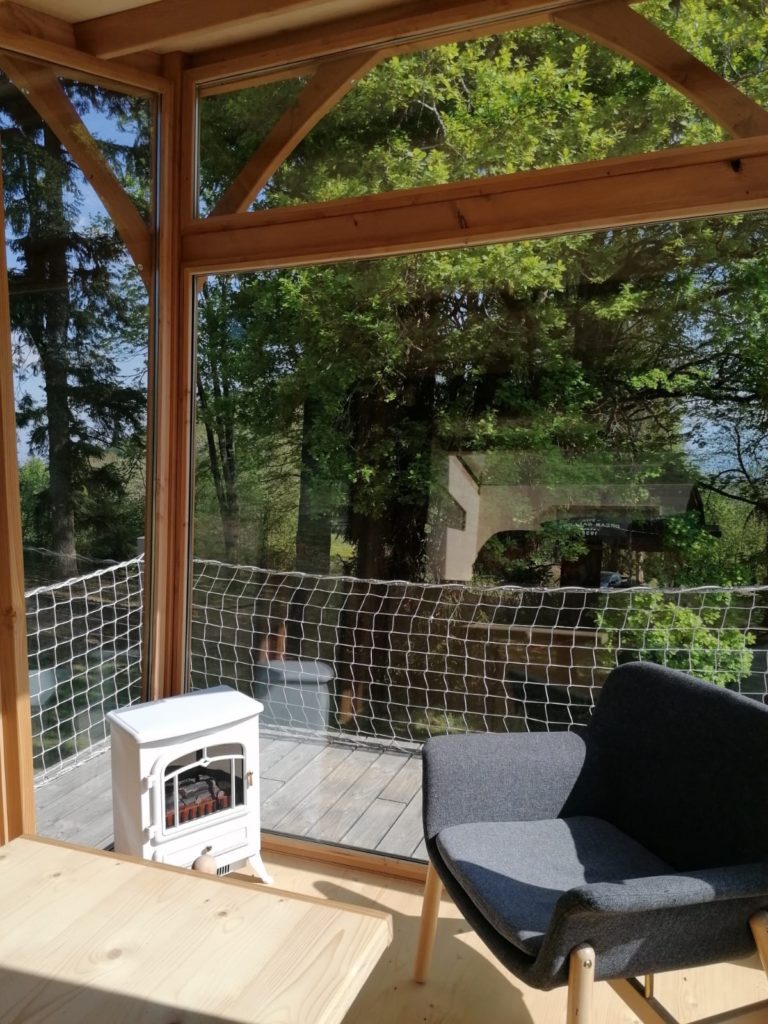 Cabane accès Escalier & Spa privatisable — Cabane dans les arbres à Isère à Voreppe — espace de vie