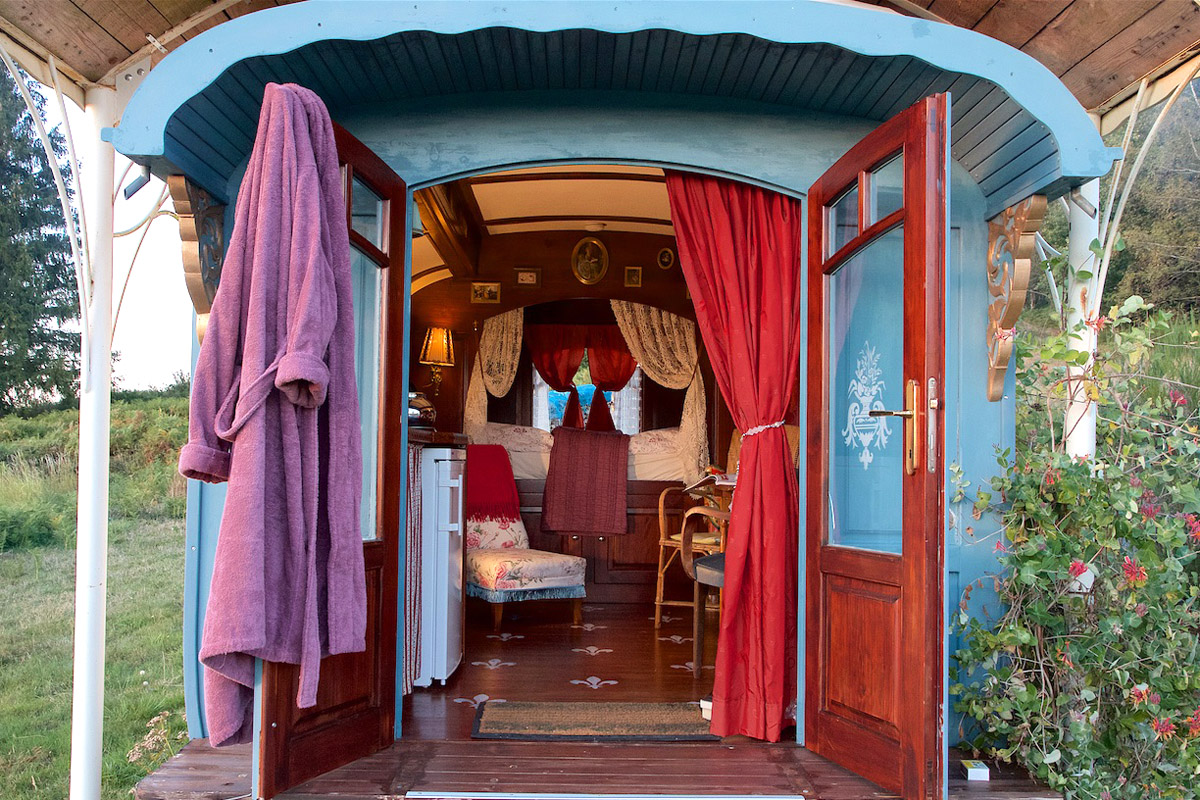 Roulotte Matisse & Spa : une évasion sensorielle en Auvergne à La Chabanne — cuisine