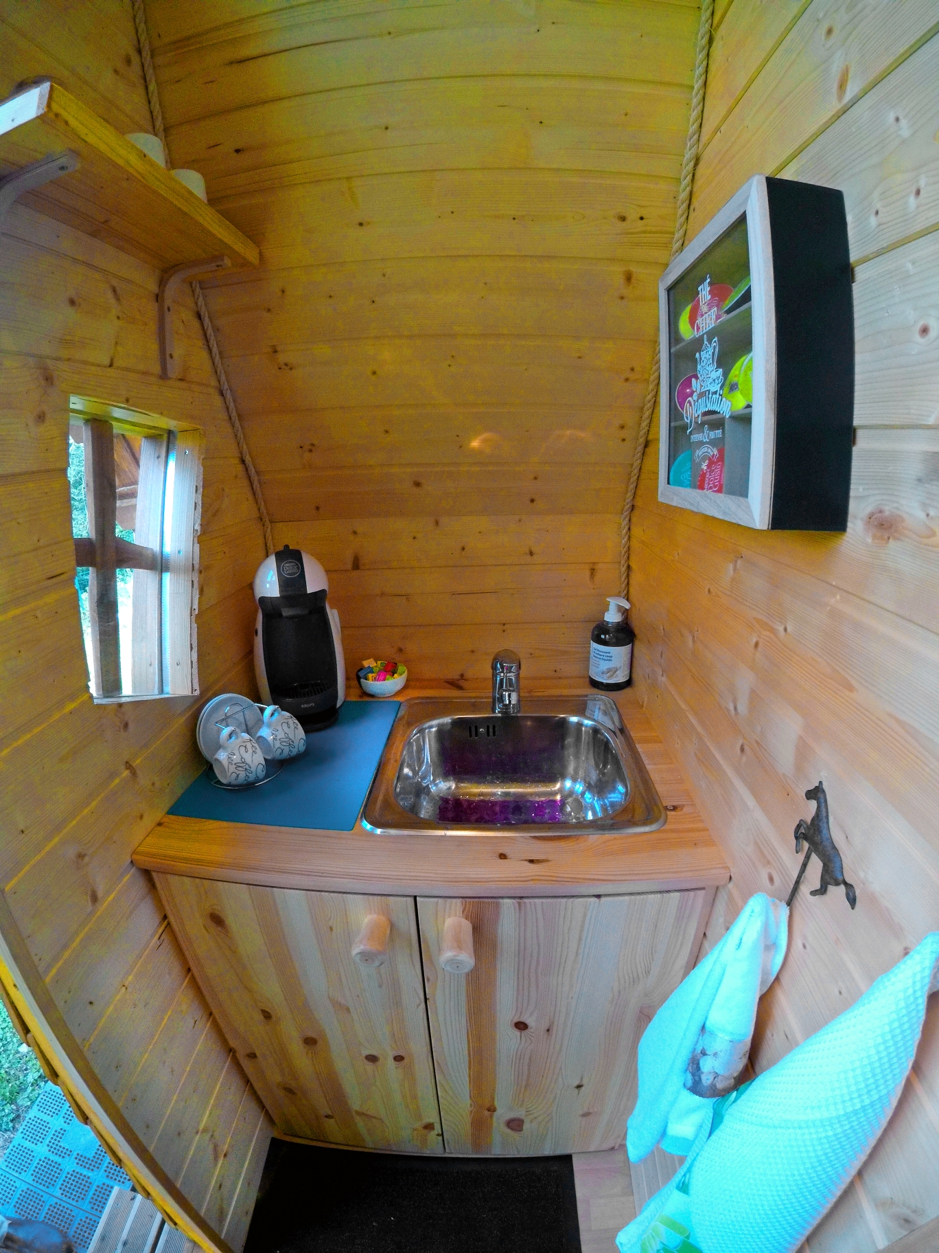 Cabane Les Encantadas : une évasion en pleine nature à Ignaux — chambre