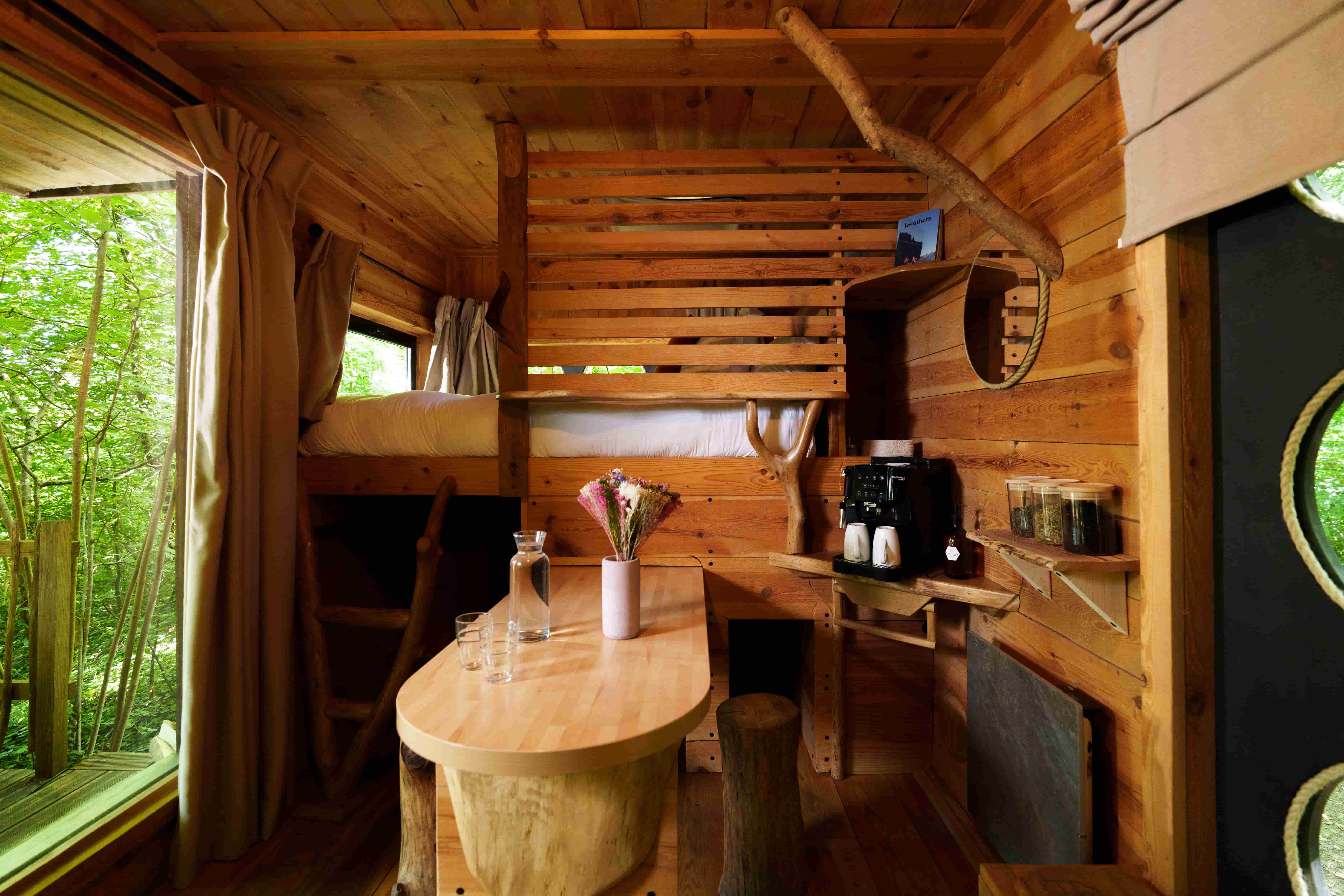 Cabane Spa Indigo : une escapade enchantée en Picardie à St-Léger-Aux-Bois — vue intérieure
