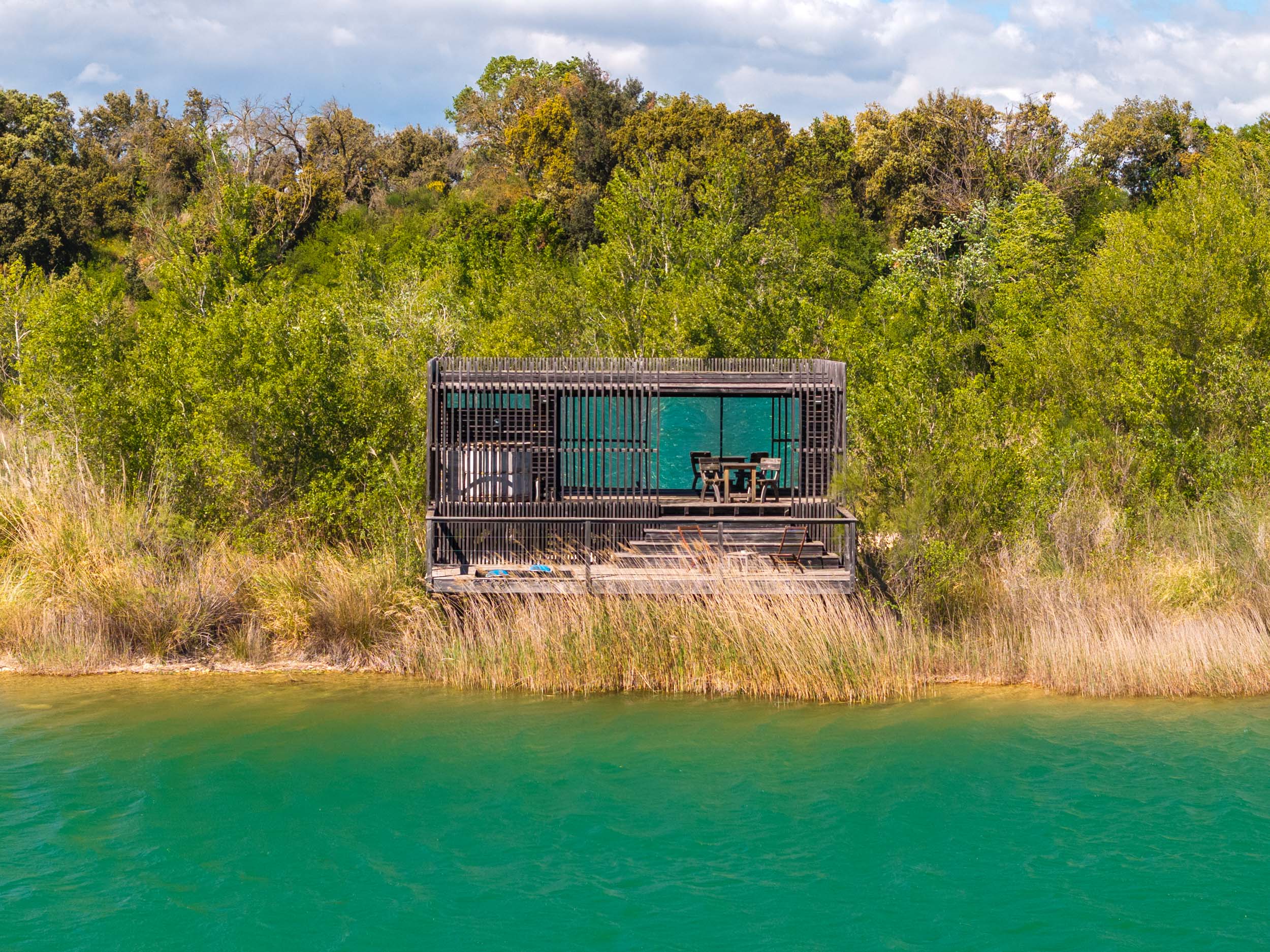 Cabane Spa Essentielle : une évasion sur pilotis en Provence — Cabane à Sorgues