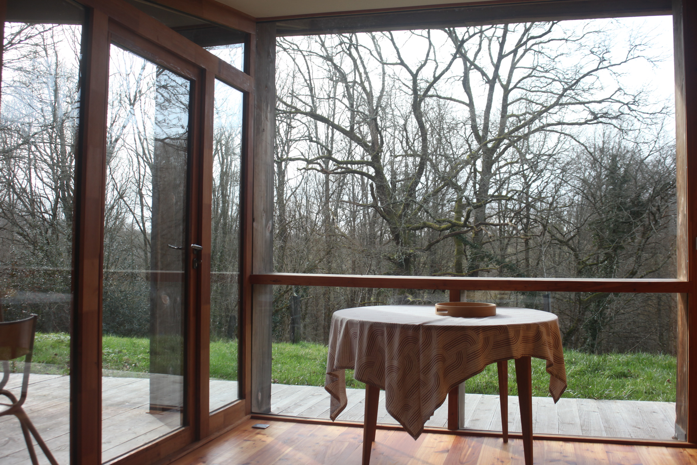 La cabane jaune — Cabane végétalisée avec spa à Haute-Vienne à Nieul — vue intérieure