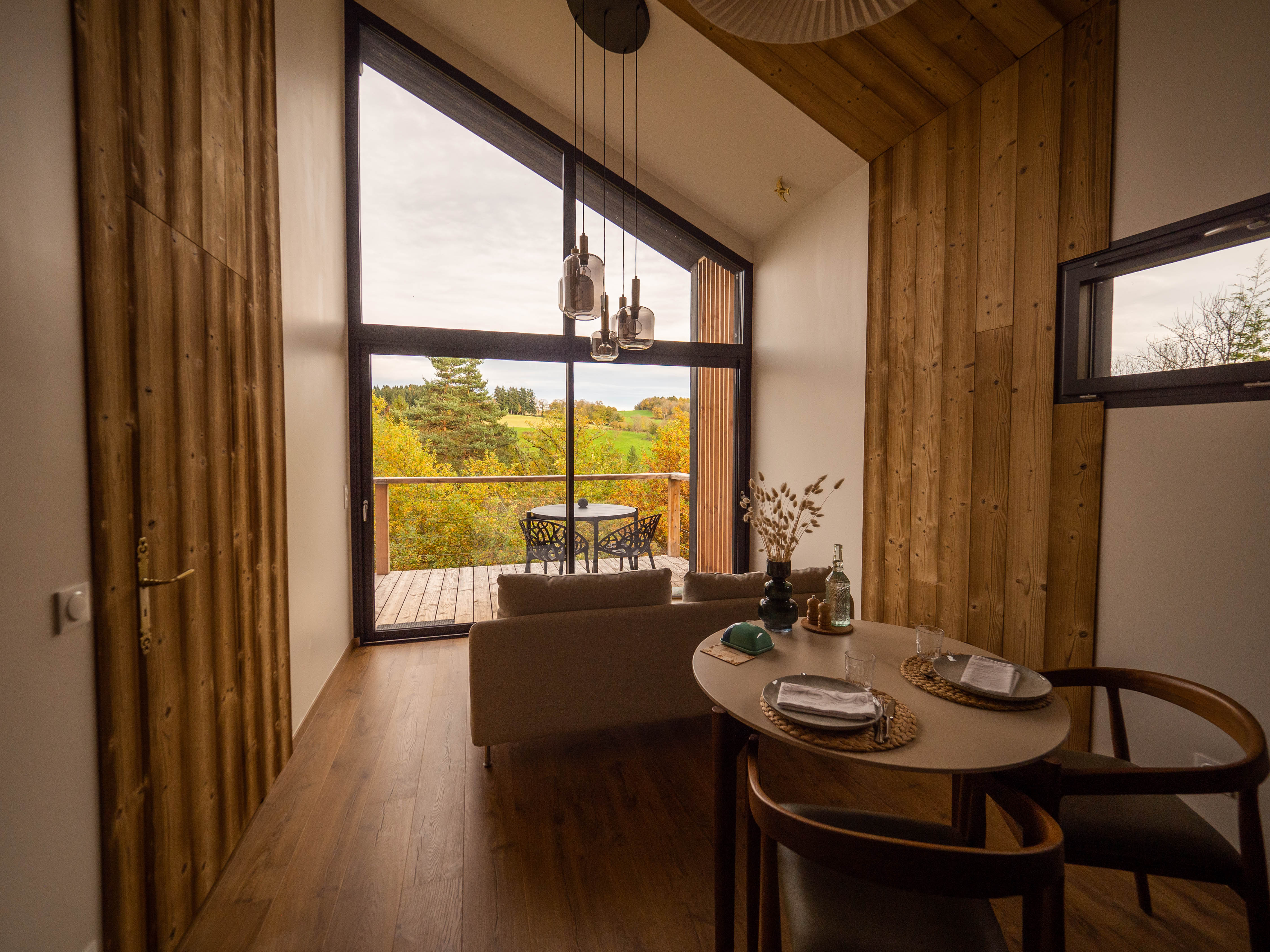 Cabane Petite Ourse & Spa : une évasion en hauteur à Cunlhat — chambre