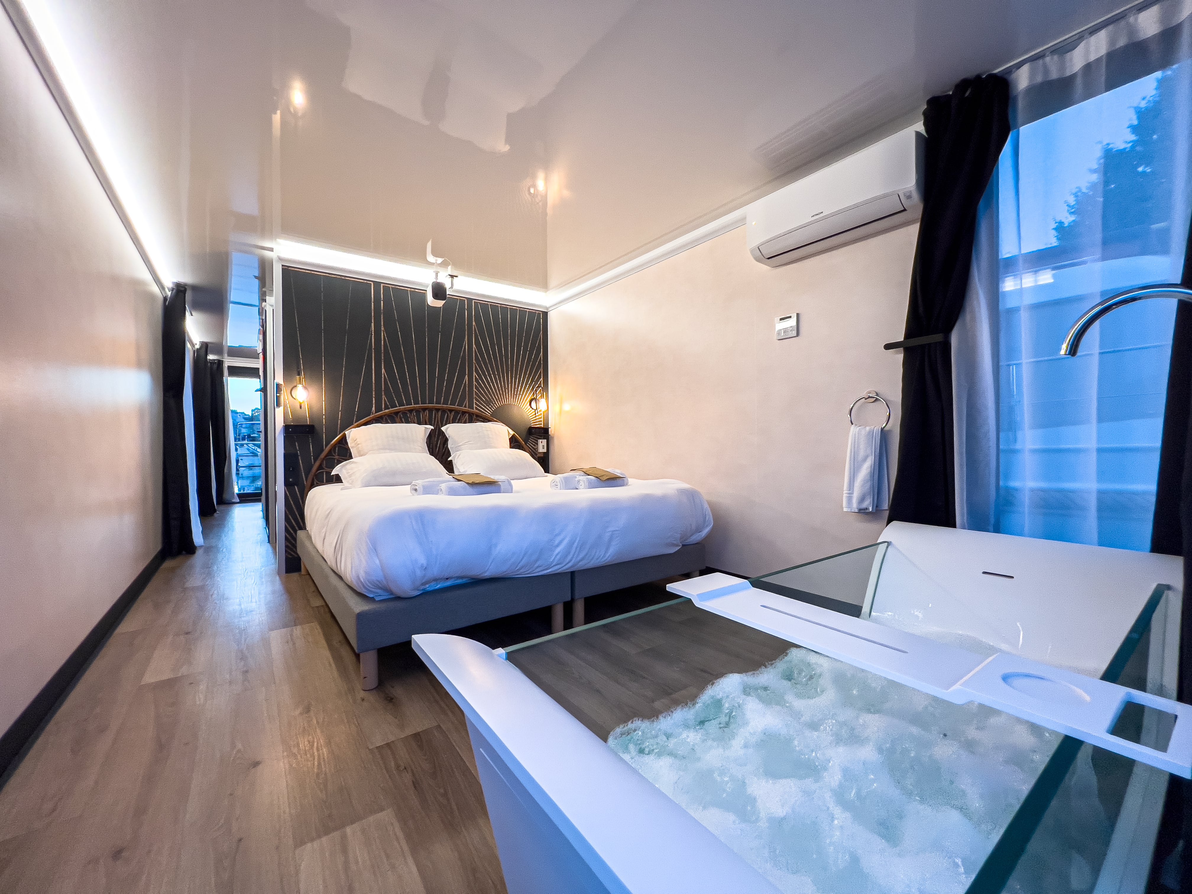Évasion en suite flottante avec spa et sauna en Alsace à Saverne — cuisine