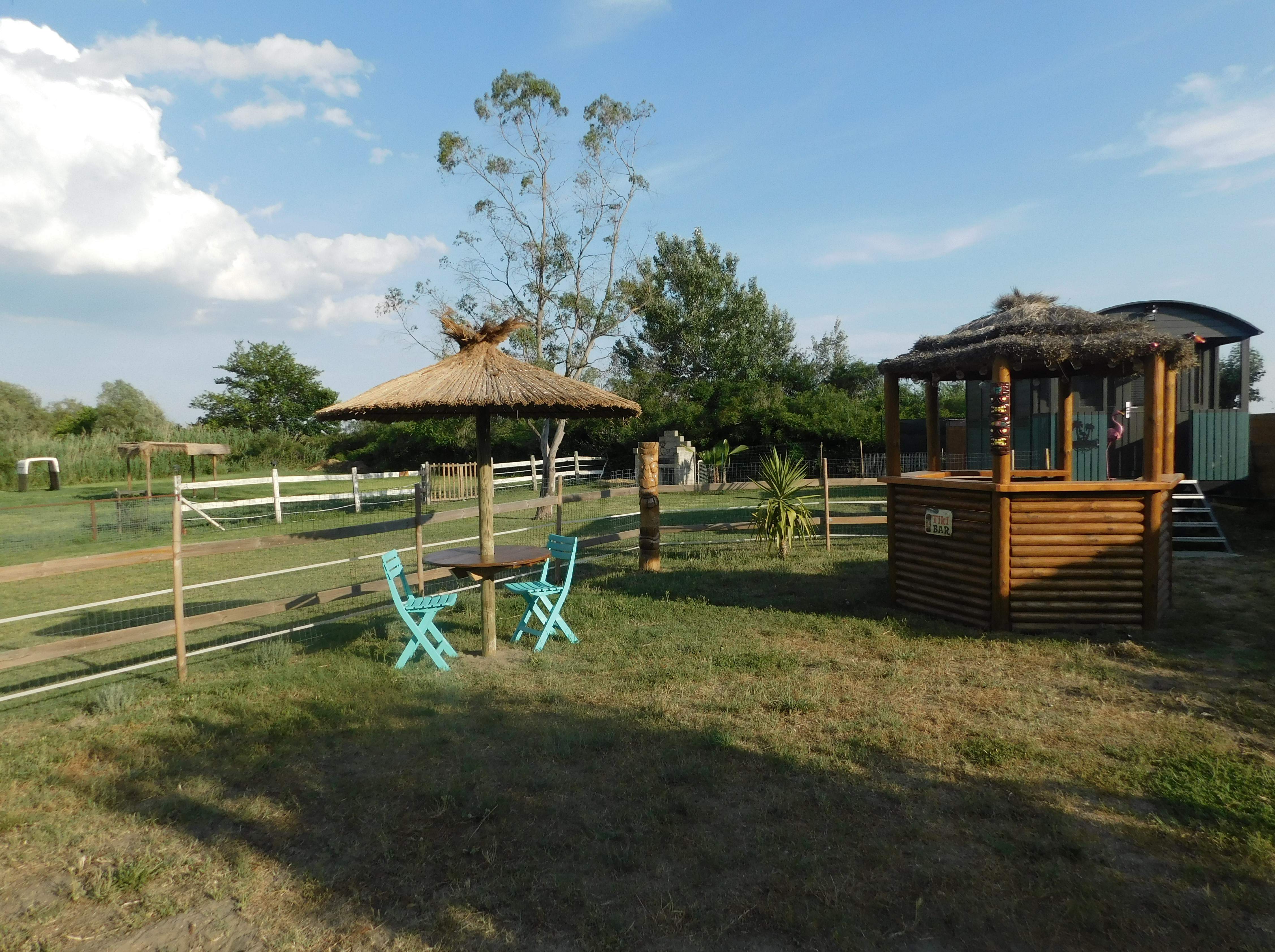 Roulotte Pura Vida — Séjour exotique avec spa à Gard