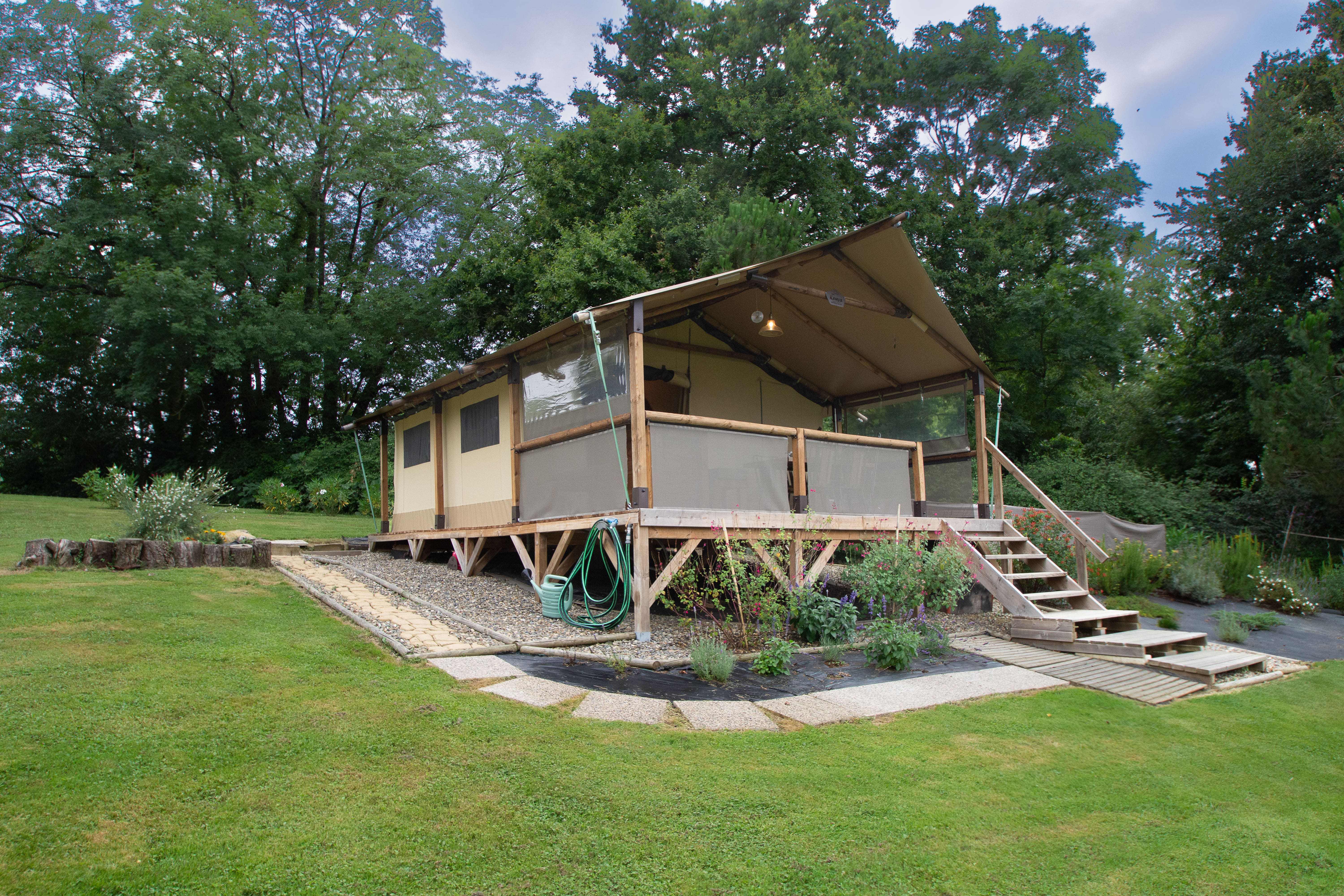 Vivez l'expérience d'un lodge safari au cœur des Midi-Pyrénées à Manciet — environnement naturel