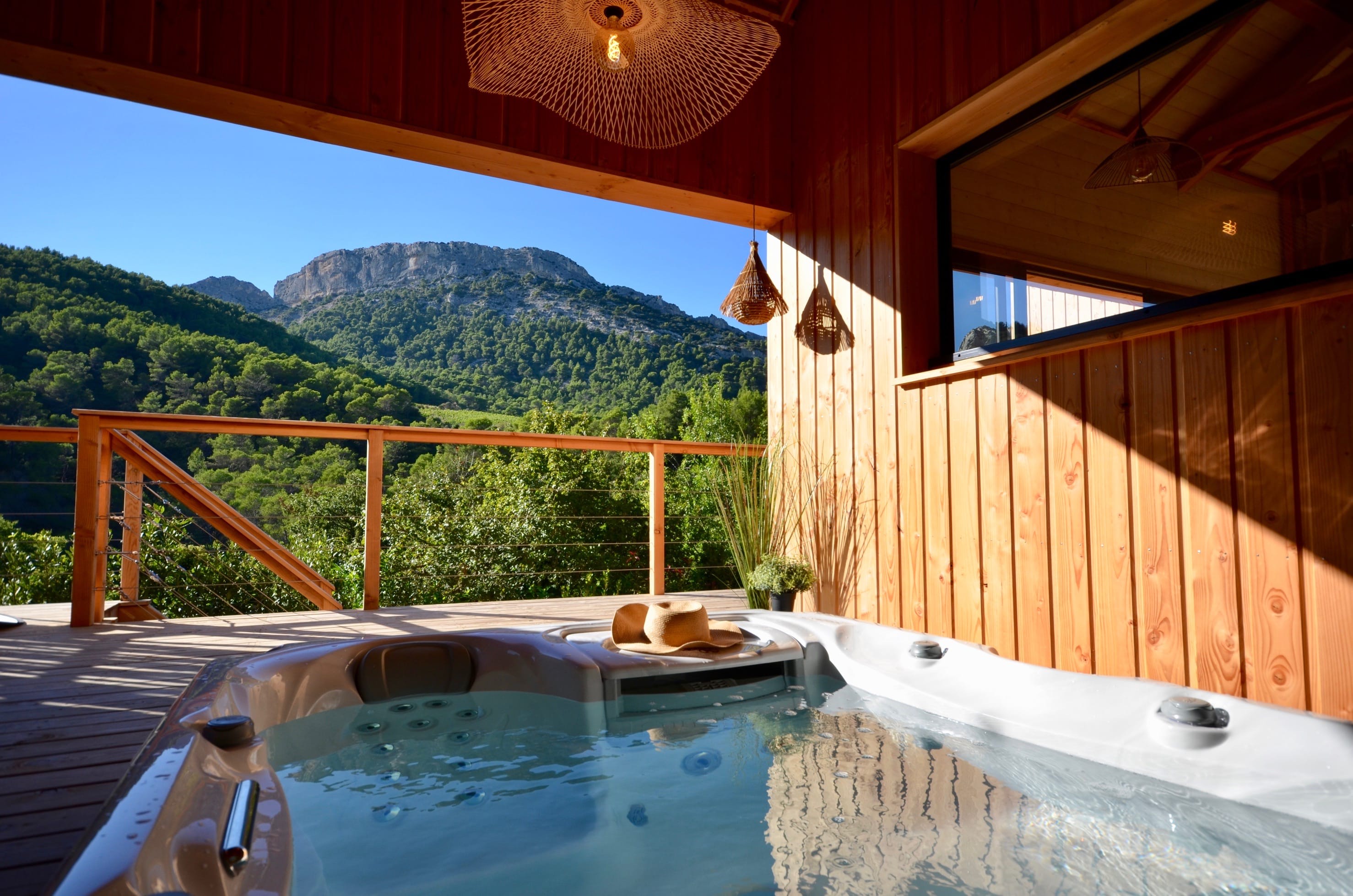 Lodge Des Dentelles — Cabane sur pilotis avec spa à Vaucluse à Lafare — espace de vie
