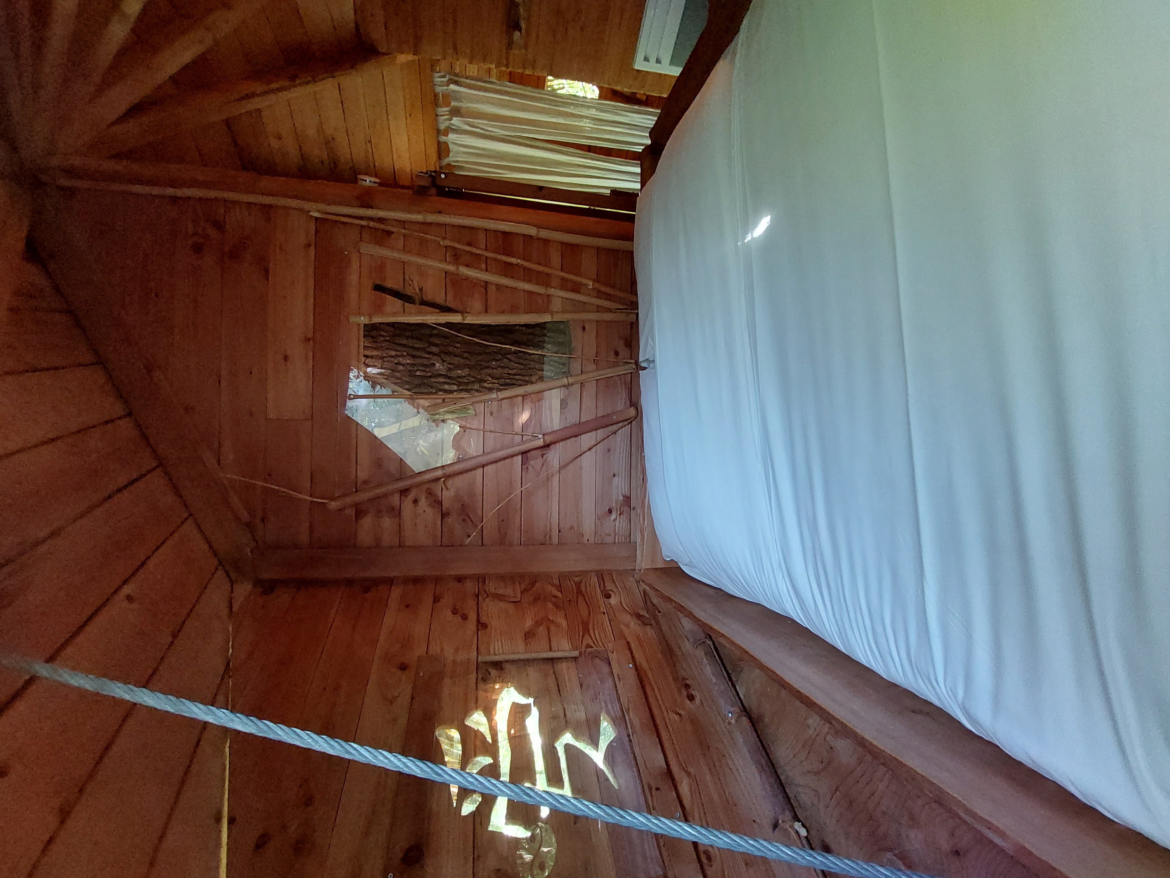 Cabane Zen perchée — Nuit romantique à 8m en Charente-Maritime à Pessines — vue depuis la terrasse