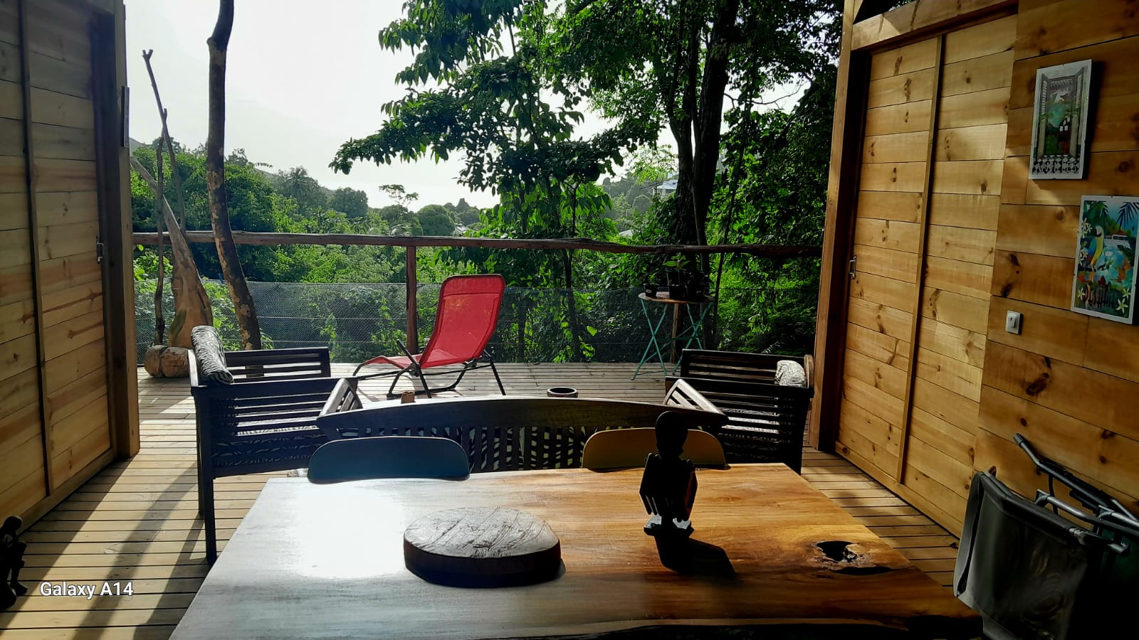 Gran Kabane — Cabane dans les arbres avec vue mer à Guadeloupe à Deshaies — espace de vie