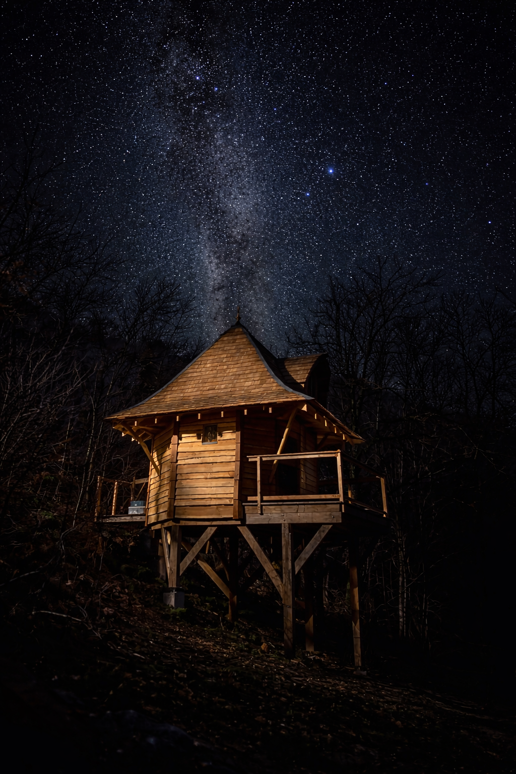 Le Clocheton des Fées — Cabane sur pilotis avec spa à Cantal à Saint-Jacques-des-Blats — cuisine