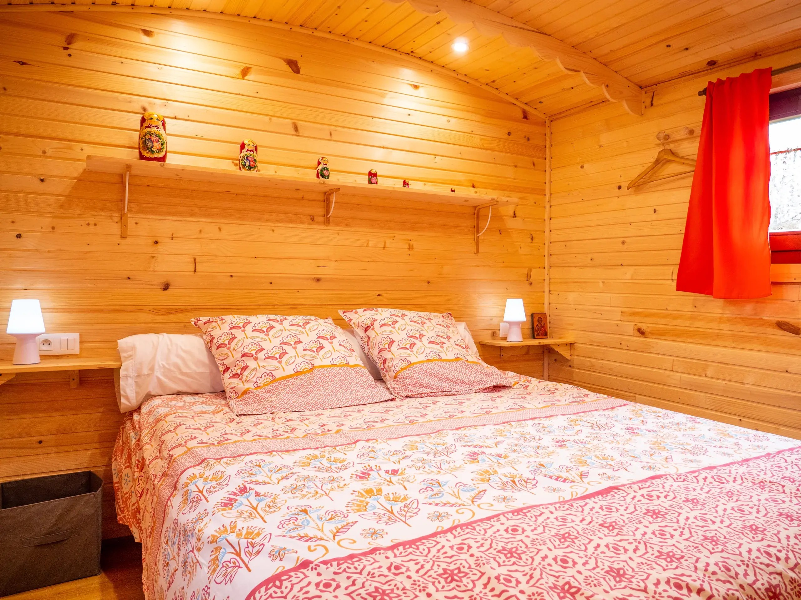 Roulotte Les Mésanges — Escapade bohème au bord d'un ruisseau en Ariège à Foix — salle de bain