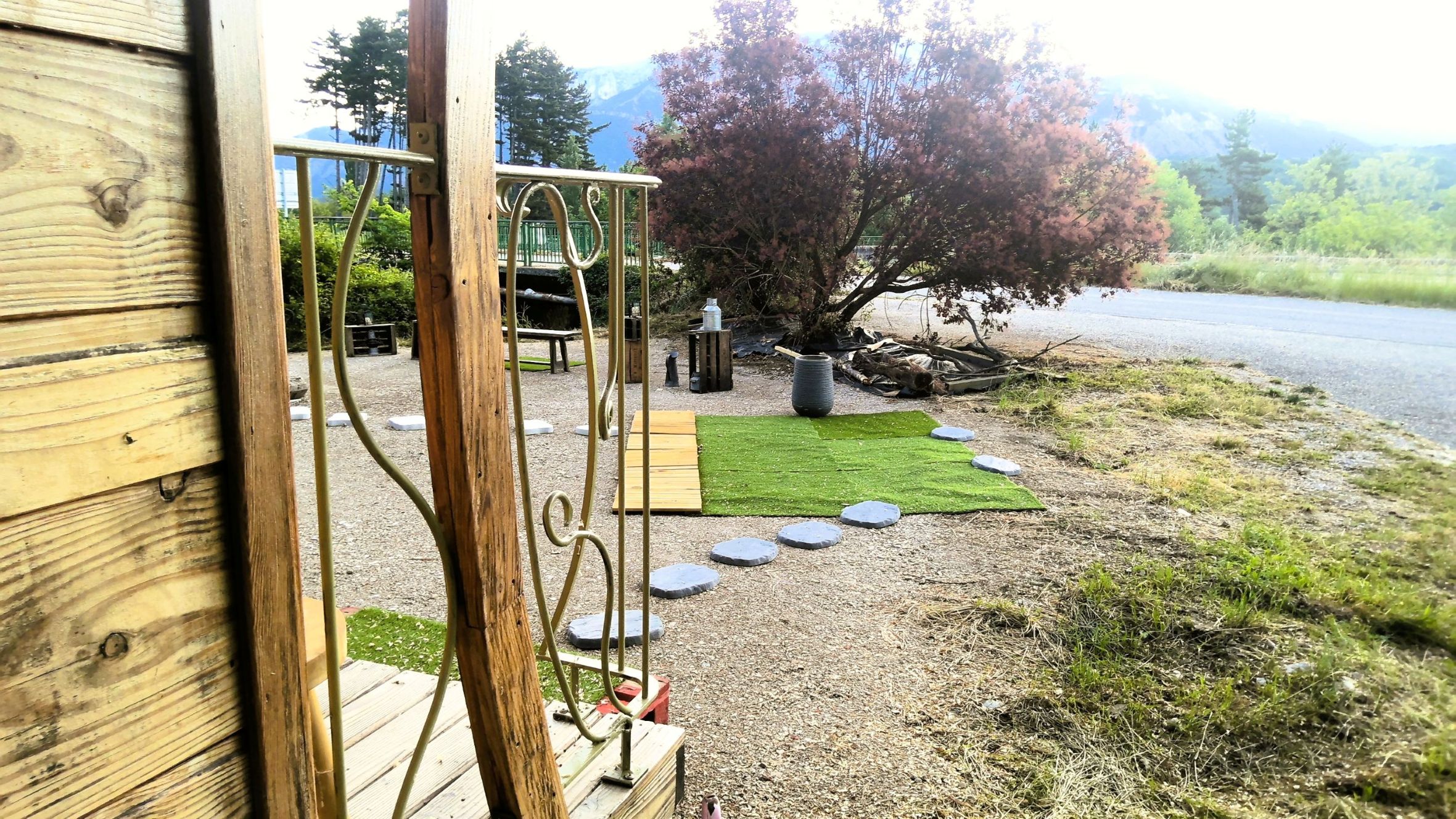 Roulotte face au Vercors — Séjour insolite avec terrasse à 2 pas de la Drôme à Loriol-sur-Drôme — salle de bain