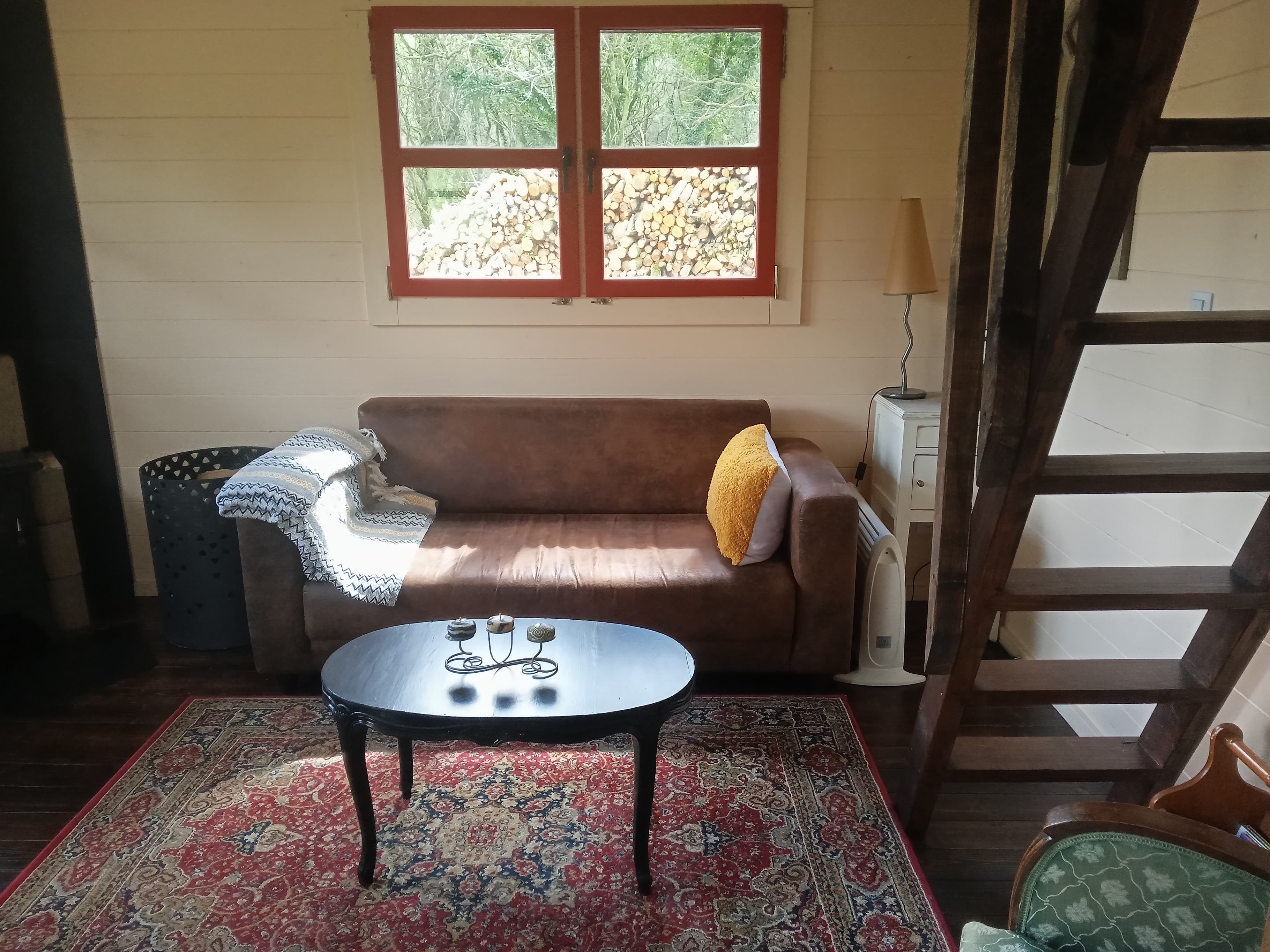 Chalet cosy en lisière de forêt : une évasion enchantée à Paule — détail architectural