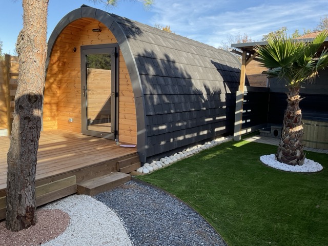 A l’ombre des pods « Le Chardonnay & Spa » — Pod avec spa à Carcassonne à Carcassonne — vue intérieure