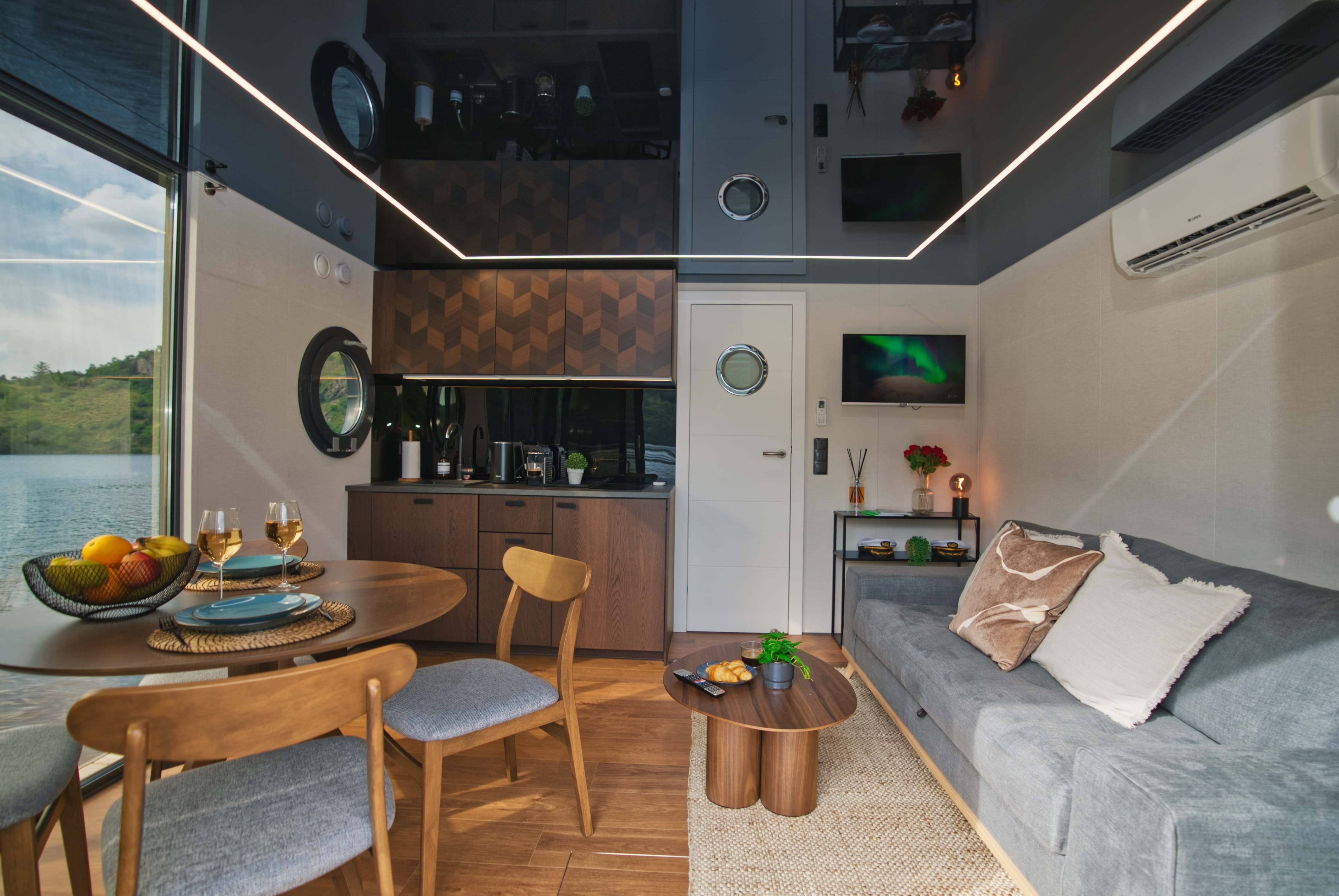 Une nuit sur l'eau : House Boat by NOMA en Rhône-Alpes à Saint-Victor-Sur-Loire — chambre