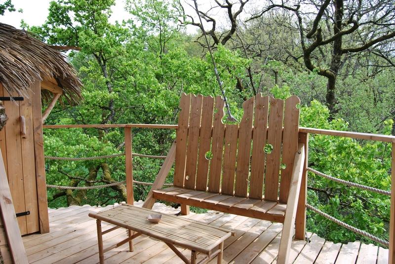Cabane des Buis : une échappée belle dans les arbres à Magné — salle de bain