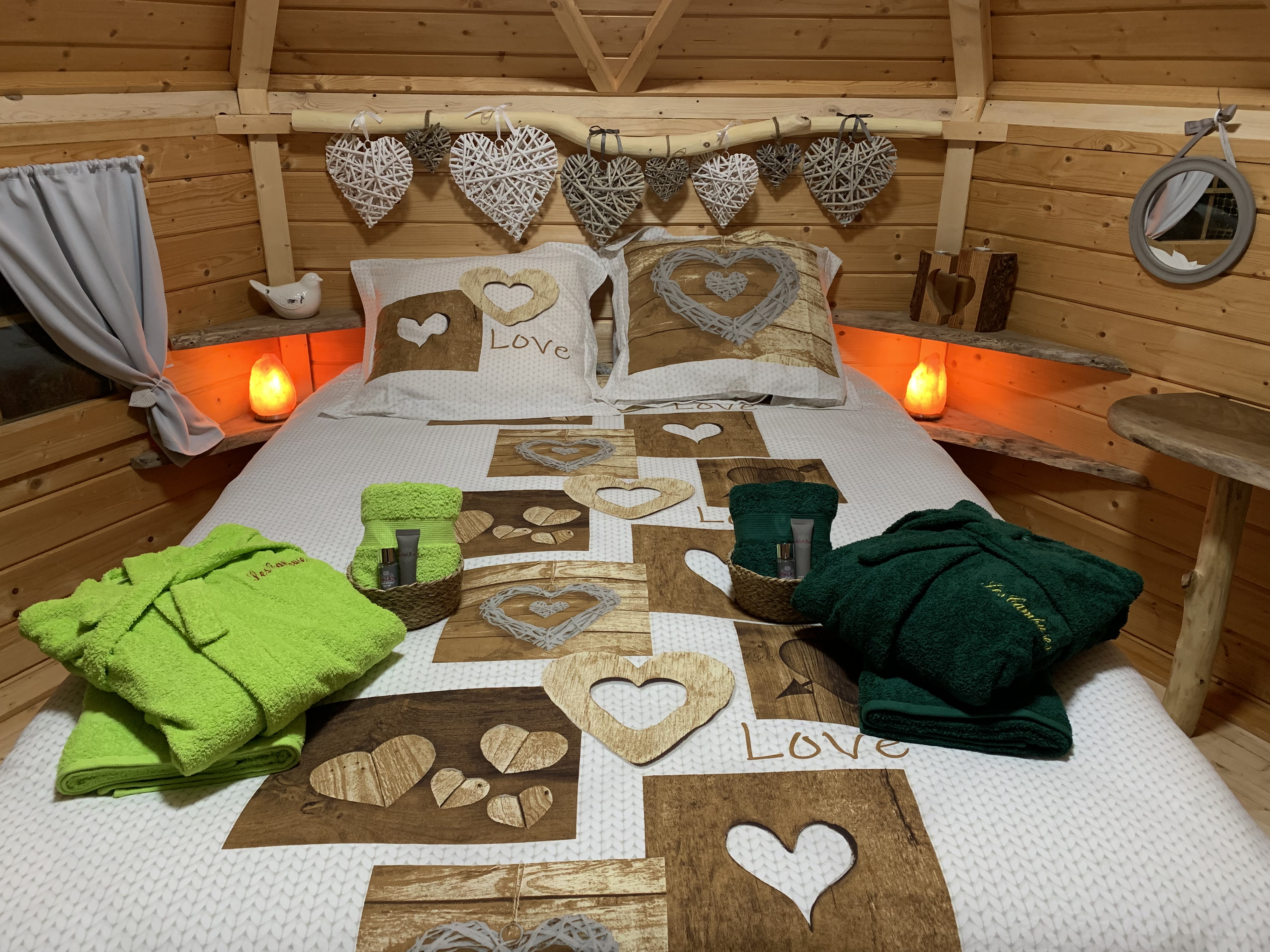 Kota chambre des Cambuses — Cabane sur l'eau avec bain nordique à Saint-Dié-des-Vosges à Saint-Dié-des-Vosges — chambre