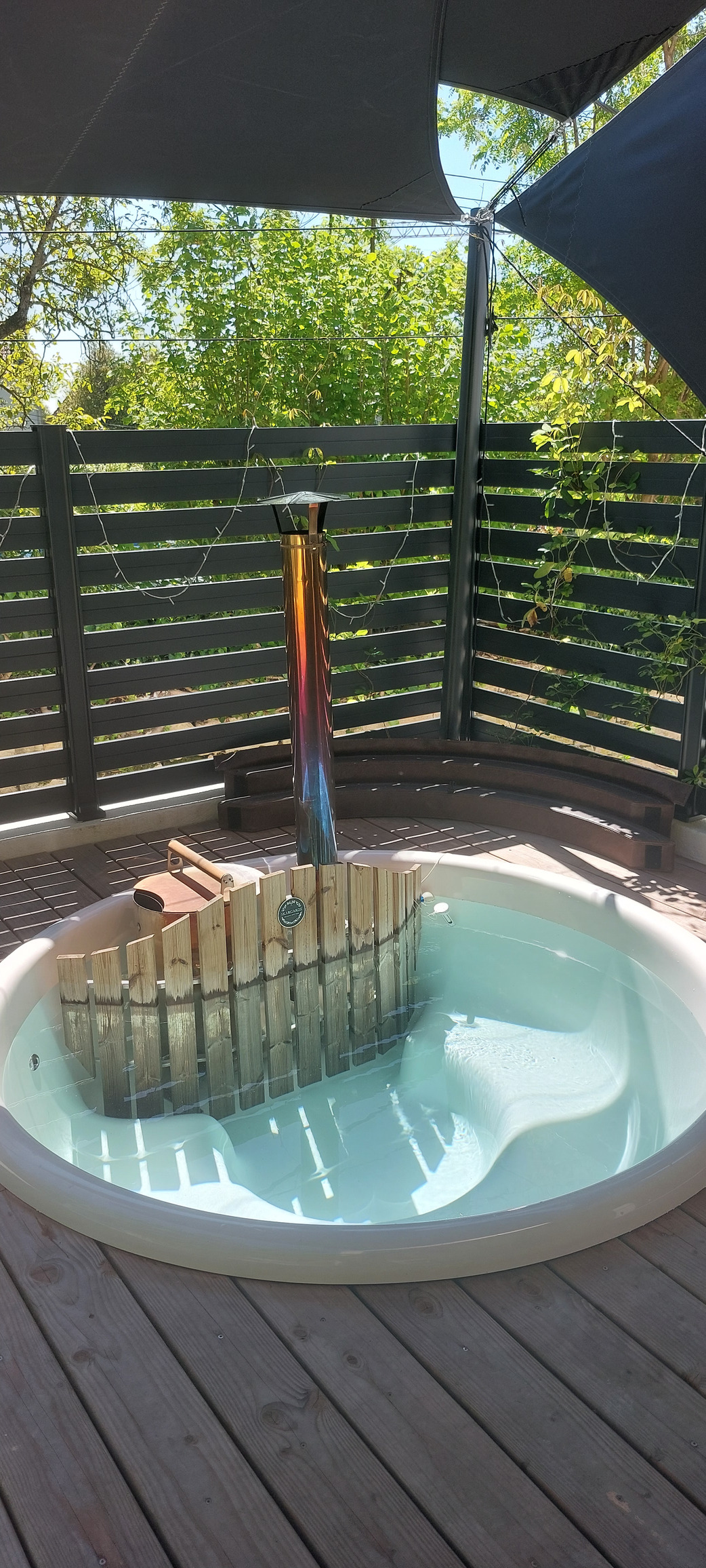 Le Jardin des Ecureuils : une cabane féerique en Bourgogne à Dijon — vue intérieure