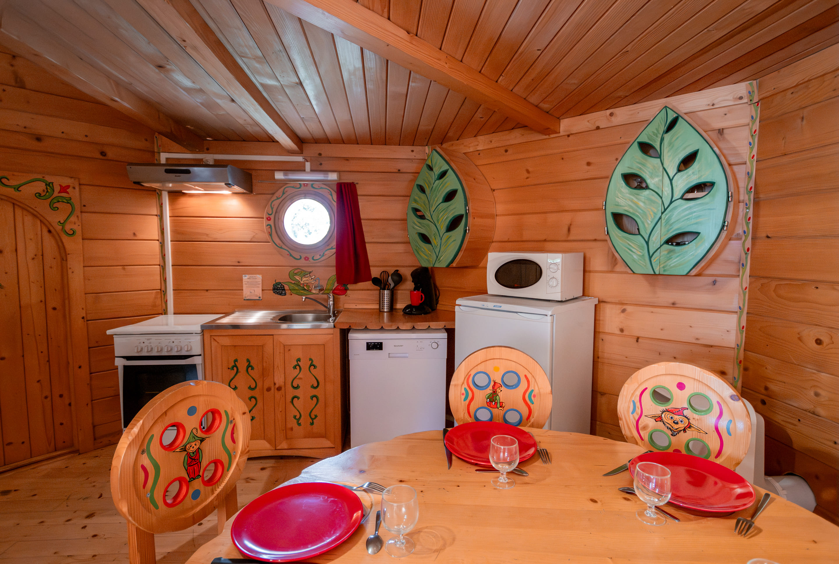 Maison Champignon — Hébergement insolite avec spa à Dienné (Vienne) à Dienné — vue intérieure