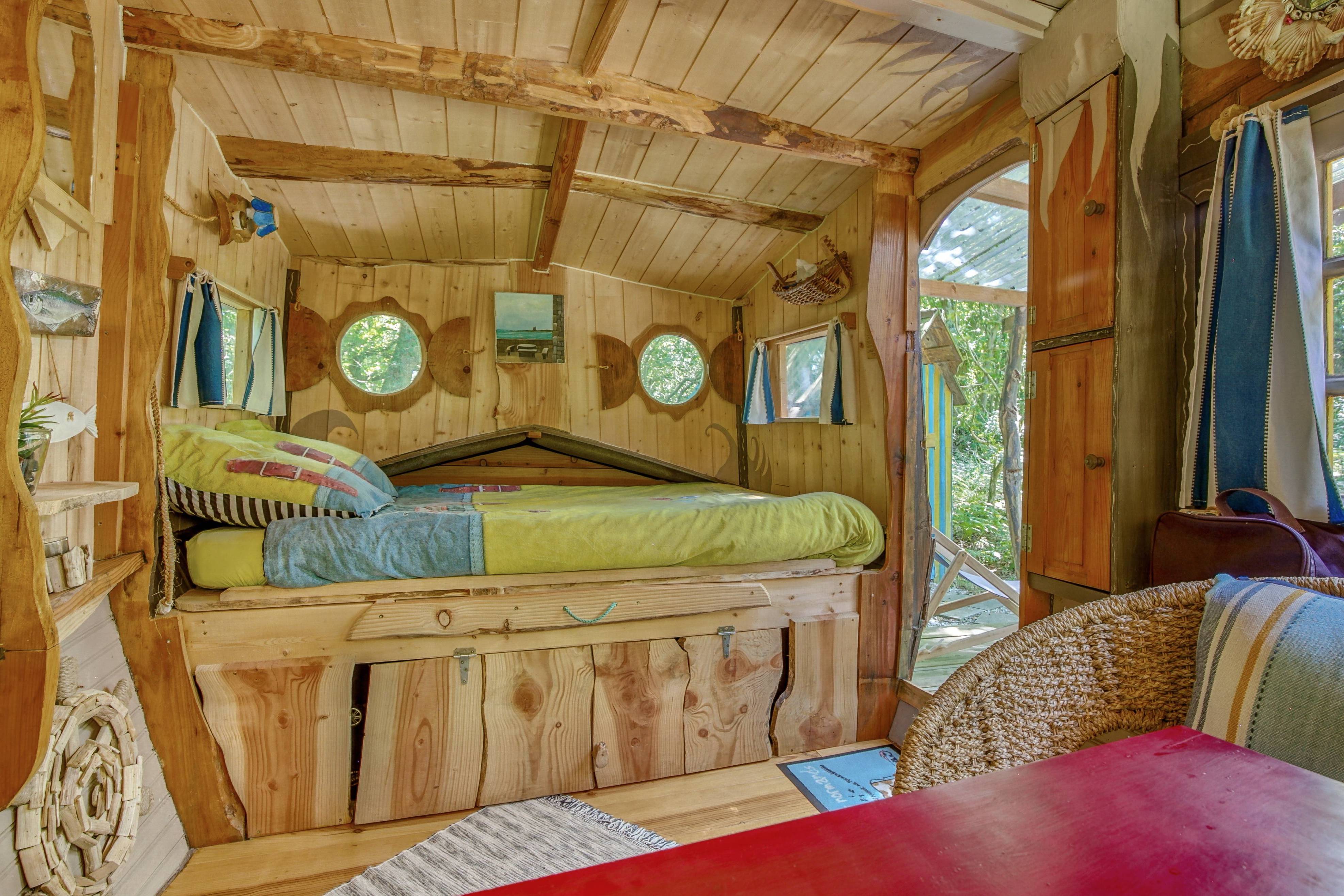 Cabane bateau échoué en Basse-Normandie à Fermanville — chambre