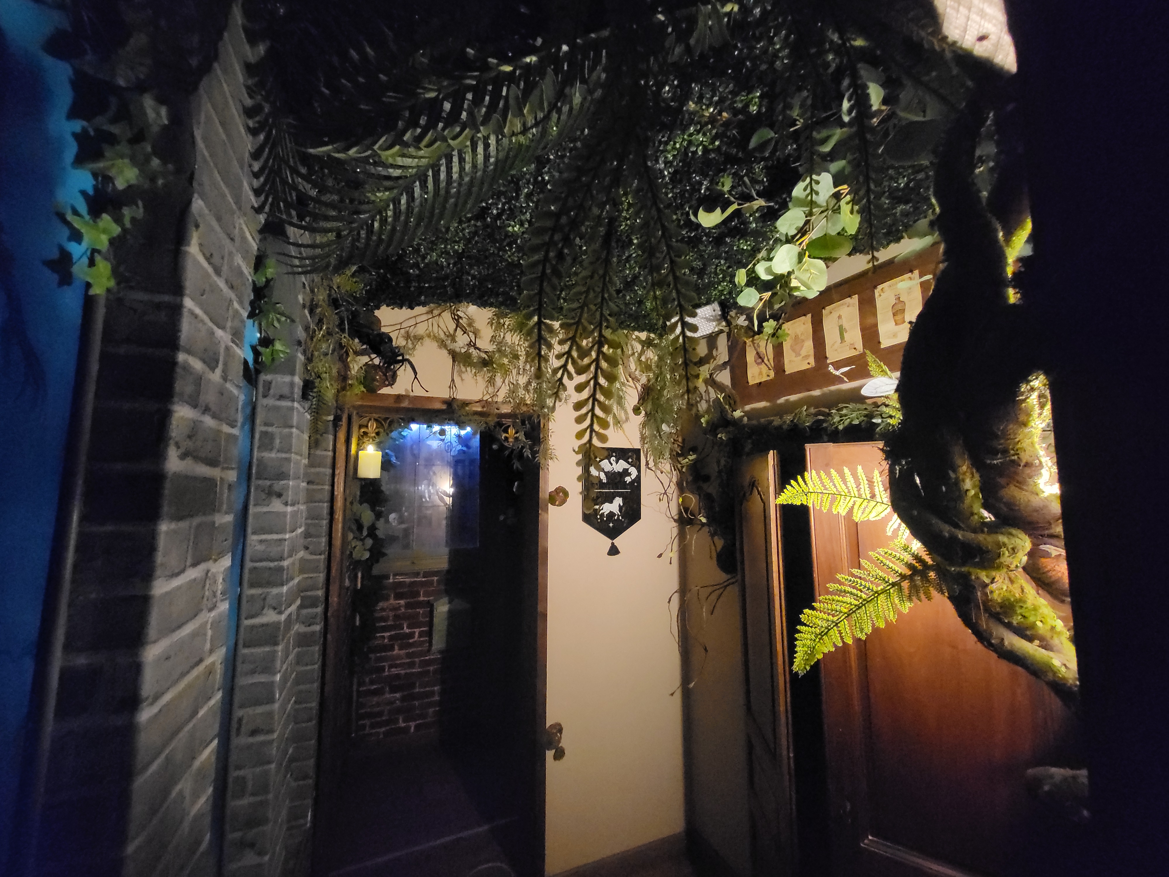 Galerie des sorts perdus — Chambre à thème immersive en Calvados à Valambray — salle de bain