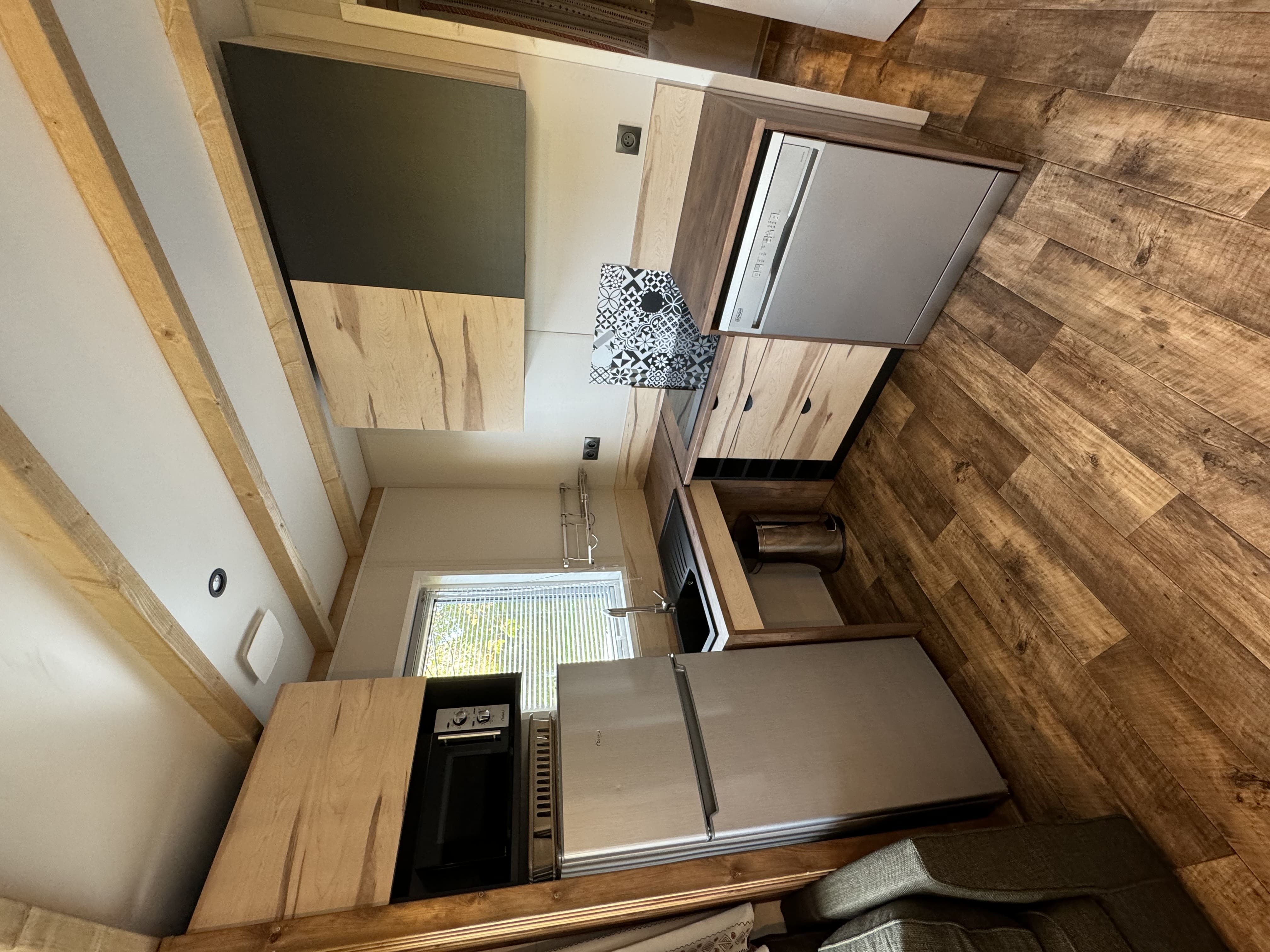 Chalet tout confort Le Cerf : une évasion au cœur de l'Auvergne à Neuveglise-Sur-Truyère — cuisine