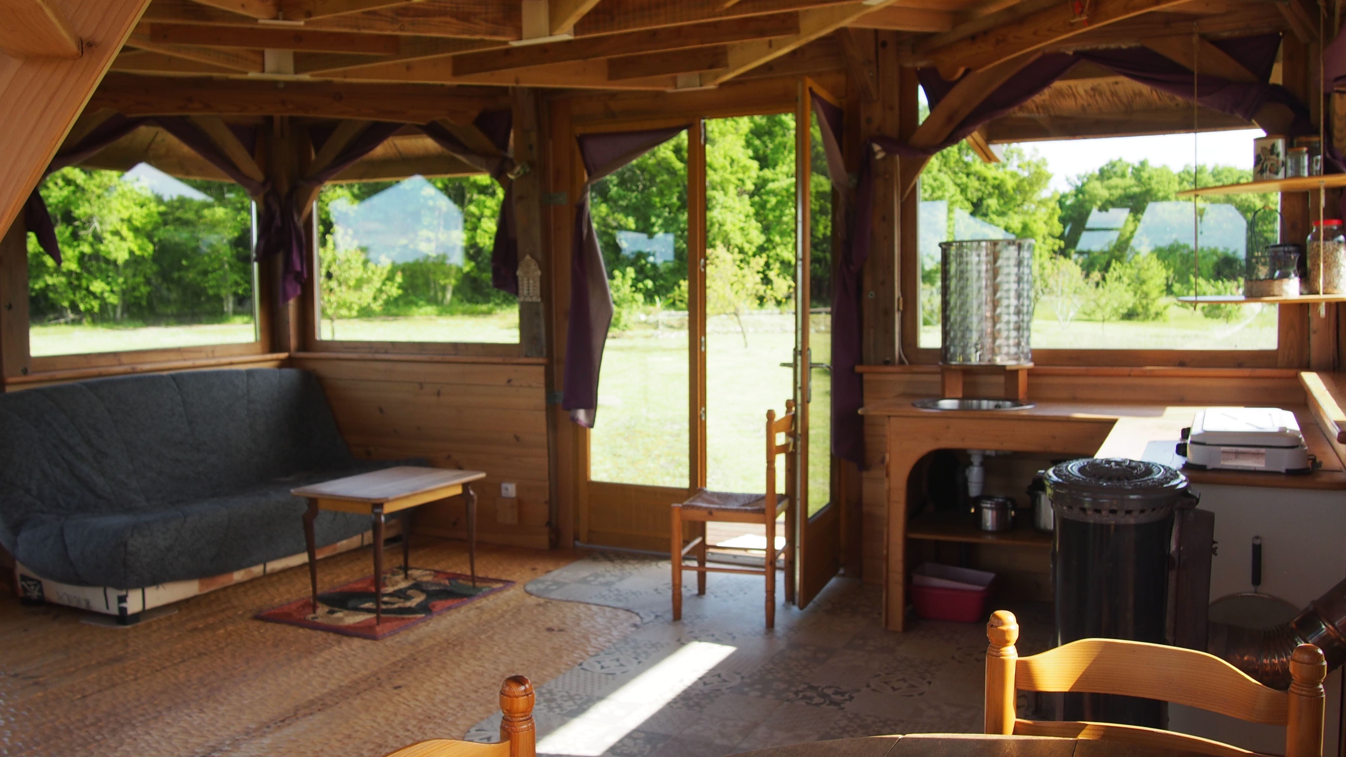 La Cabane du Pèlerin — Cabane avec spa à Lot-et-Garonne à Lafitte-sur-Lot — cuisine