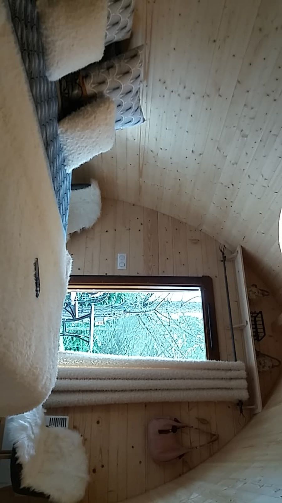 Mégapod la Bergerie Insolite — Pod avec jacuzzi à Ariège à Foix — chambre