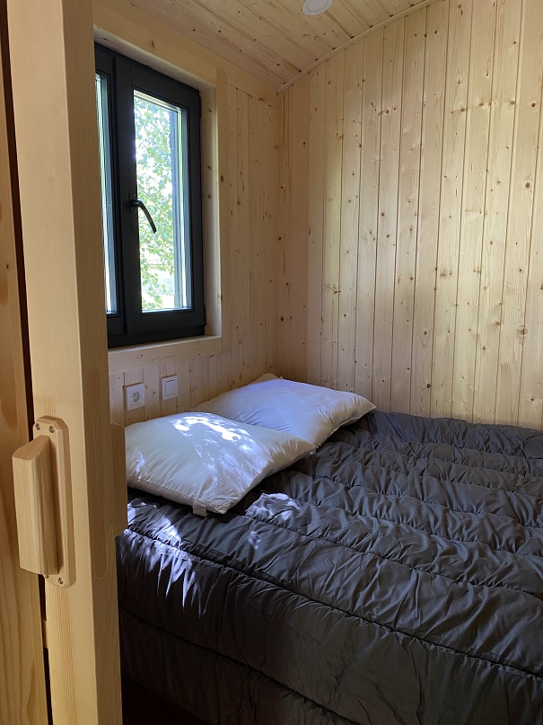 La Roulotte — Séjour insolite avec spa à Tarn à Rabastens — salle de bain