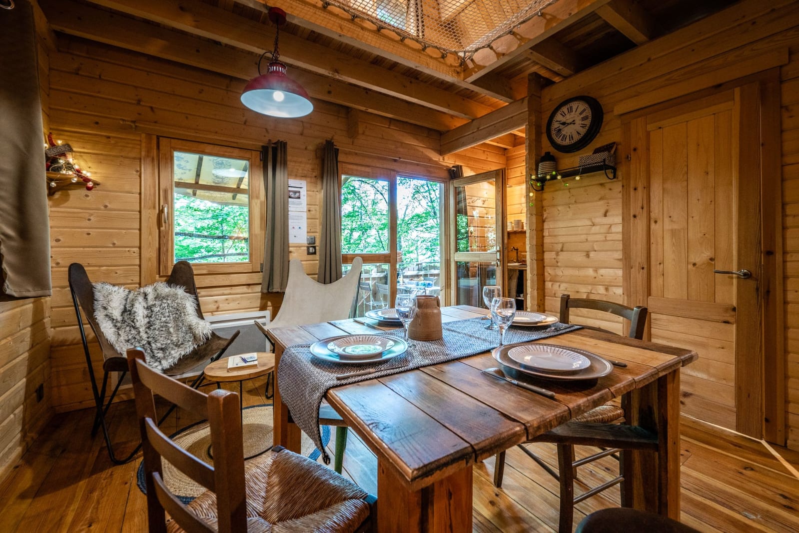 Cabane Spa des Trolls : une expérience unique en hauteur à Saint Léger Les Mélèzes — environnement naturel