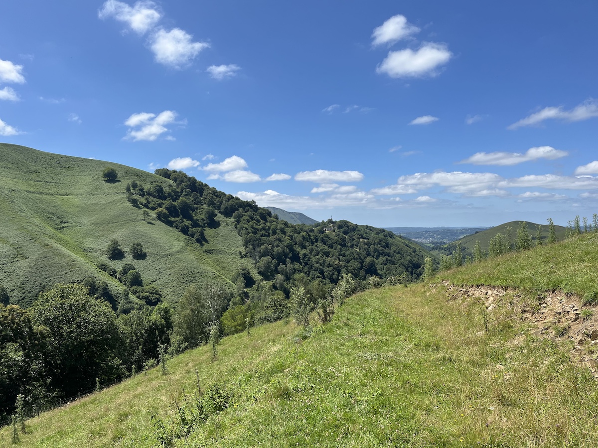 Parcel Tiny House — Séjour panoramique dans les Hautes-Pyrénées à Bordères-sur-l'Échez — vue intérieure