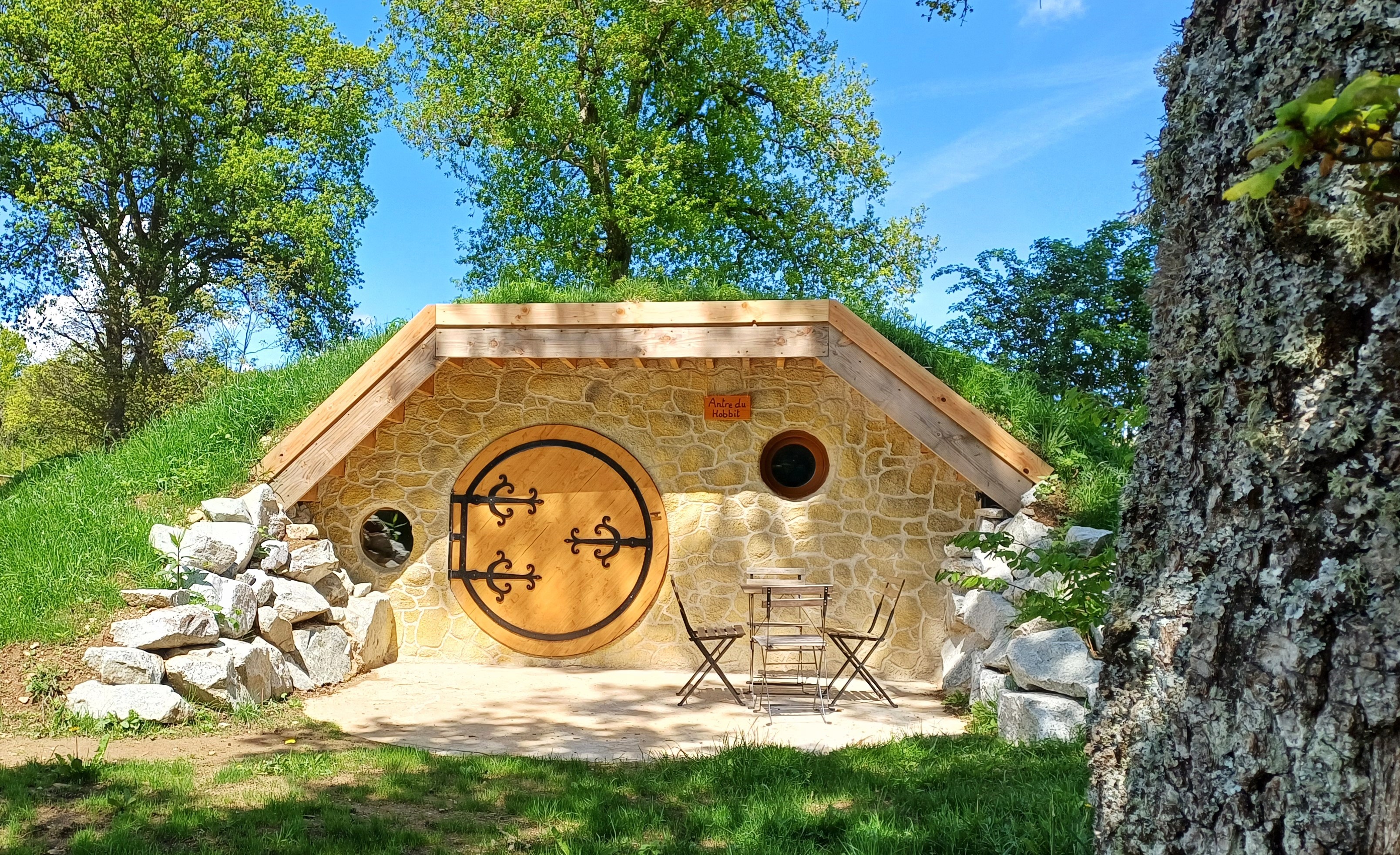 Antre du Hobbit : une expérience immersive au bord du lac