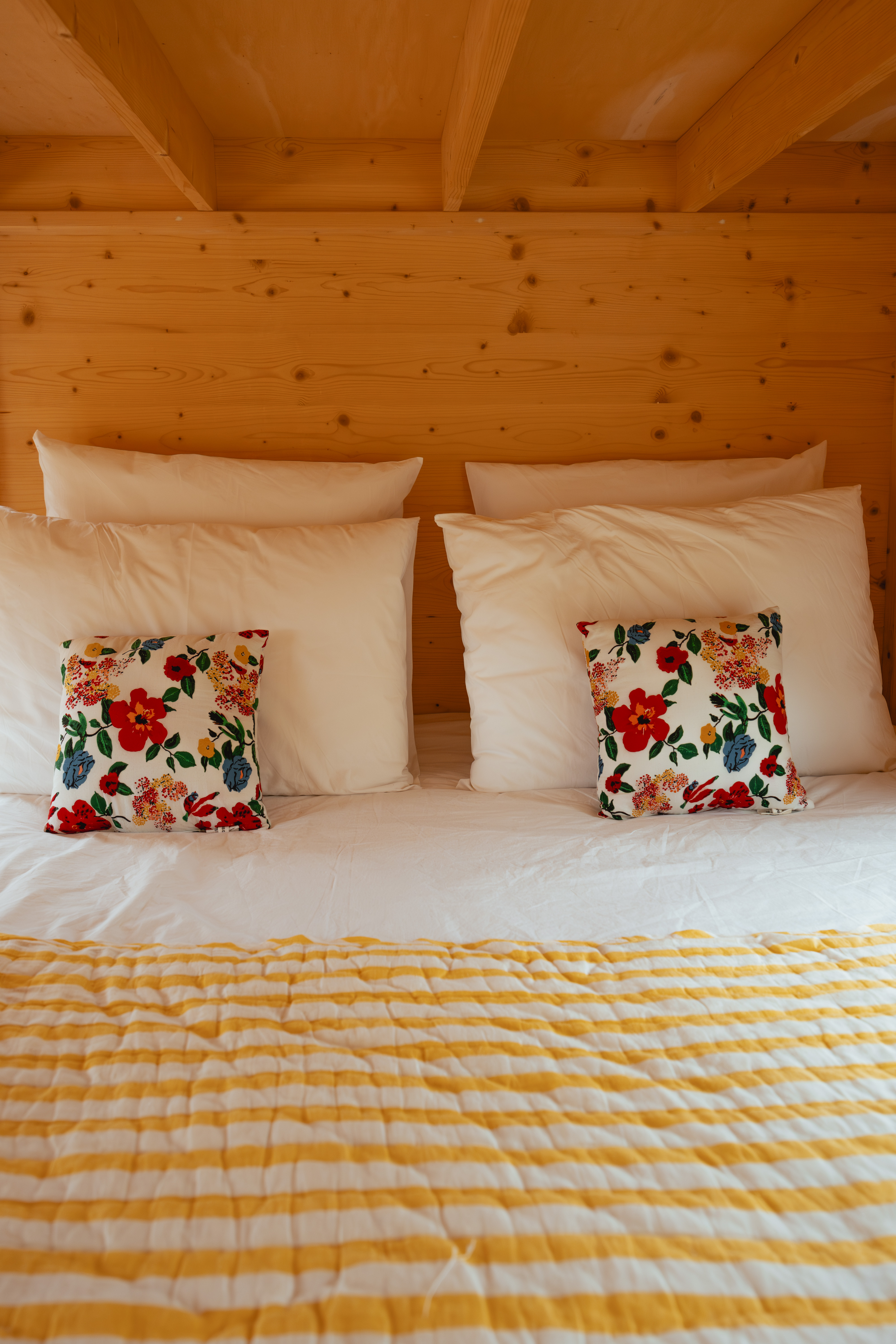 Cabotte Jaune & Spa — Tiny House avec terrasse à Saône-et-Loire à Genouilly — chambre