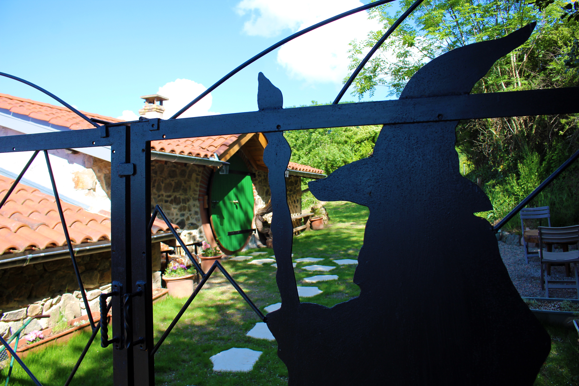 Maison de hobbit — Séjour féérique avec spa à Rhône à Quincié-en-Beaujolais — environnement naturel