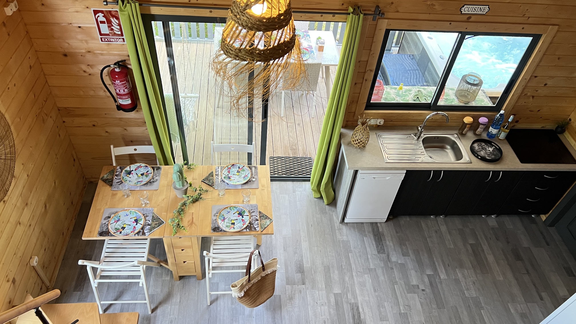 Tropical Duplex & Spa — Chalet avec jacuzzi à Valencia (Castellon) à Valencia — espace de vie