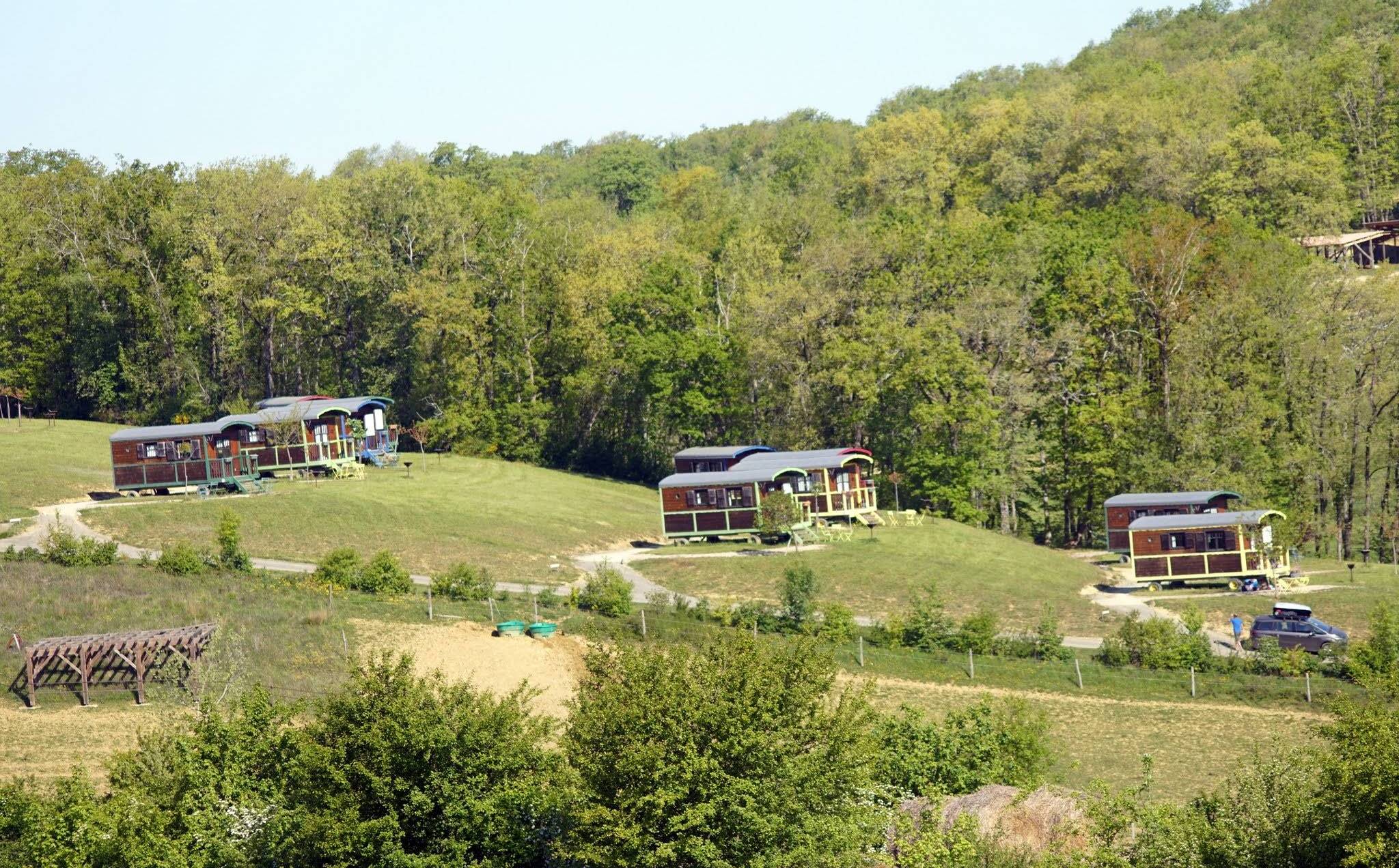 Roulotte Gîte Luxe d'Escapa — Séjour avec spa dans le Gers à Riguepeu — cuisine