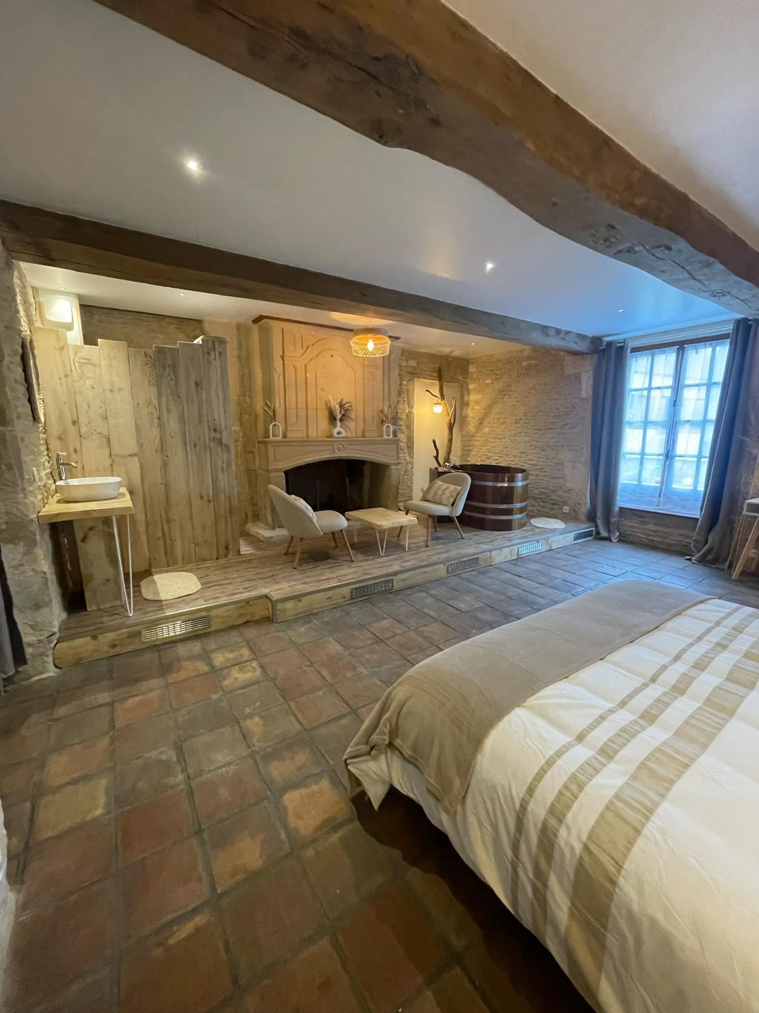 La Chambre de Caractère — Séjour romantique avec spa à Rouvres (Calvados) à Rouvres — vue depuis la terrasse