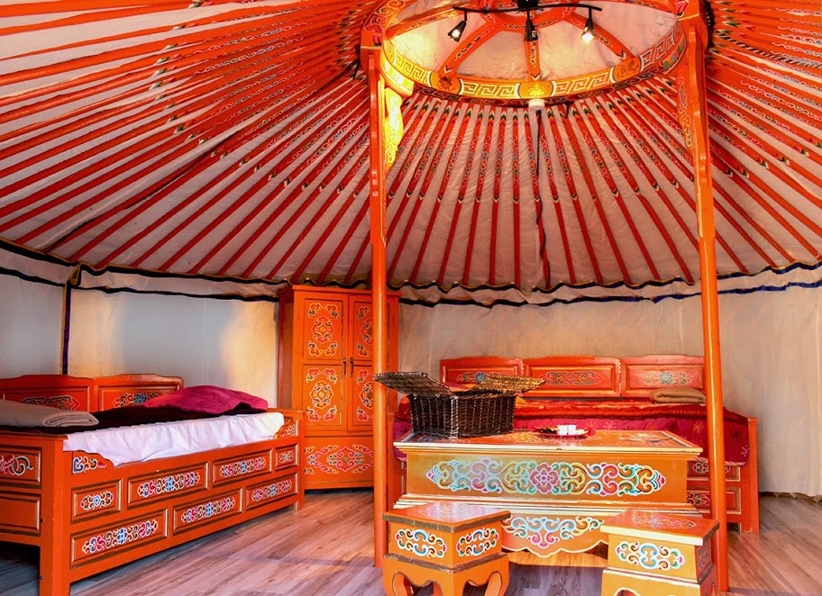 Yourte Mongole — Séjour insolite avec spa à Dienné (Vienne) à Dienné — chambre