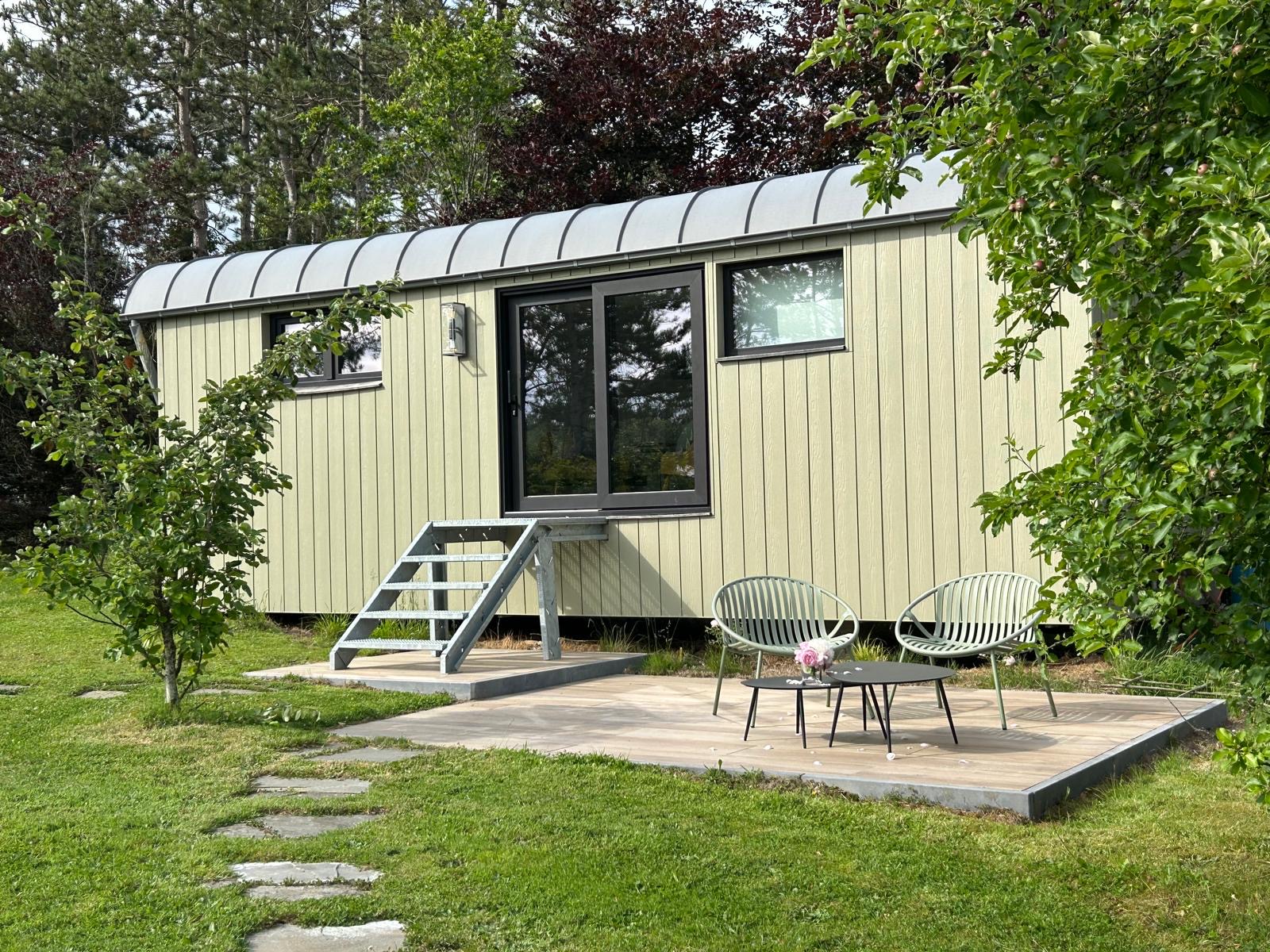 Pine Tree tiny cottage — Roulotte cosy avec spa à Frandeux (Namur) à Namur — vue intérieure