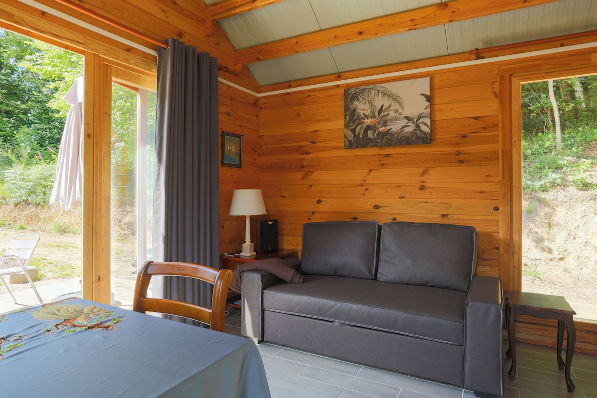Pondok INdah — Chalet avec spa à Plounéour-Ménez (Finistère) à Plounéour-Ménez — salle de bain