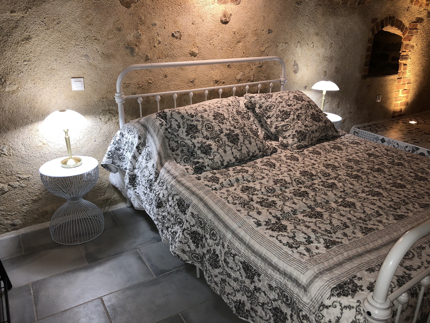 Gîte du Vieux Chai de Trôo — Maison troglodyte avec spa à Trôo à Trôo — cuisine